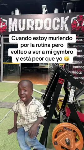 Cuando descubres que la verdadera batalla la tiene tu gymbro 🤣  #gym #humortiktok #comedia #gymhumor #gymbros 