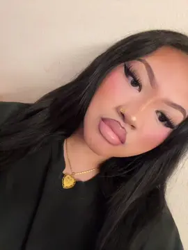 I love a full face of makeup with baggy comfortable clothing #makeup 