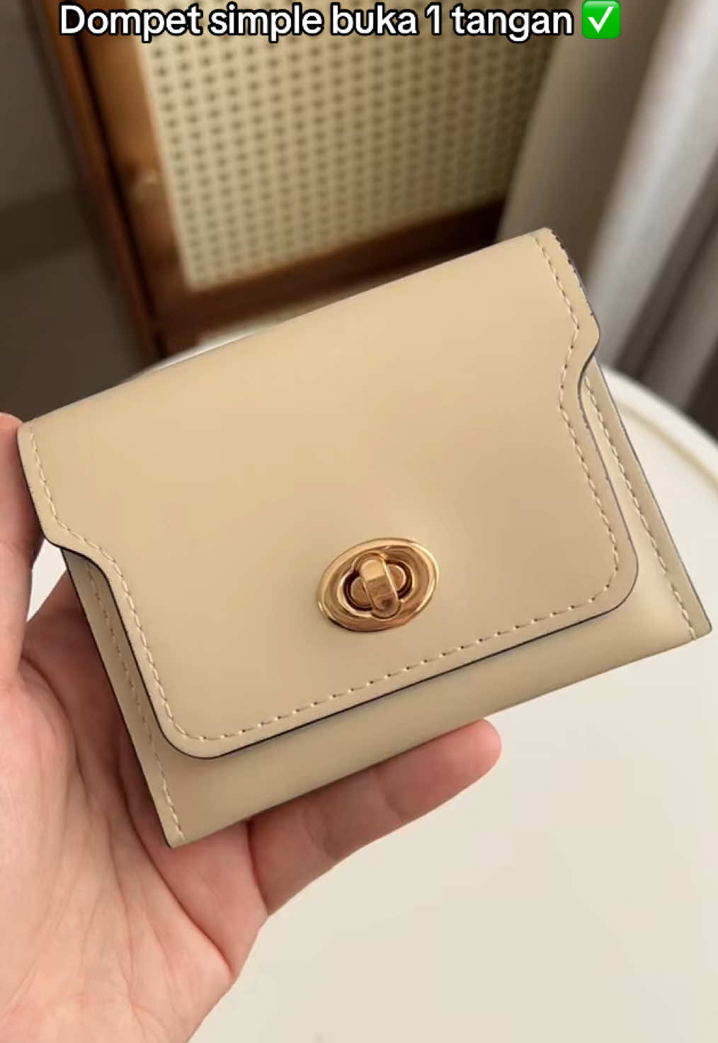 Minimal musti punya 1 sih dompet kayak gini. #dompet #dompetwanita #dompetlipat 