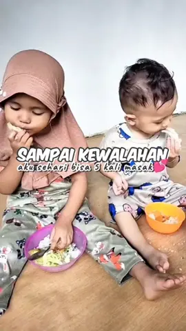 senang banget ya bund lihat anak lahap makan begini, Masya Allah banget gitu, ga ada drama buang piring lagi🤭💕. yuk samaan bunda check out sekarang madu @sohoney_jr di keranjang kuningku ya🥰💕 #sohoneyjr #sohoney_jr #nafsumakananak #solusianakgtm #vitaminanak #vitaminsohoneyjr #anakmakanlahap #anaklahapmakan #anaklahapmakan #bayilucu #anakgtm #gtm 