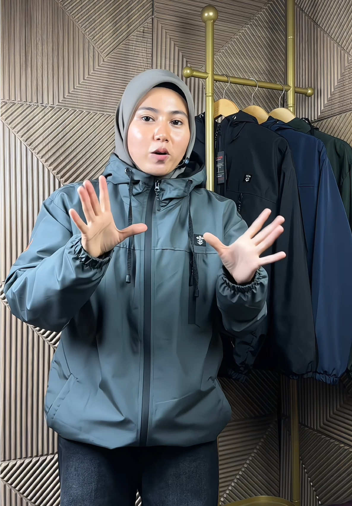 JAKET MOTORAN WATERPROOF ANTI AIR DAN WINDBREAKER ANTI ANGIN EFEK DAUN TALAS 80%  #jaket #jaketpria #jaketwaterproof #jaketwindbreaker #jaketmotor #jaketoutdoor #jaketmurah #jaketantiair #jaketantiangin 
