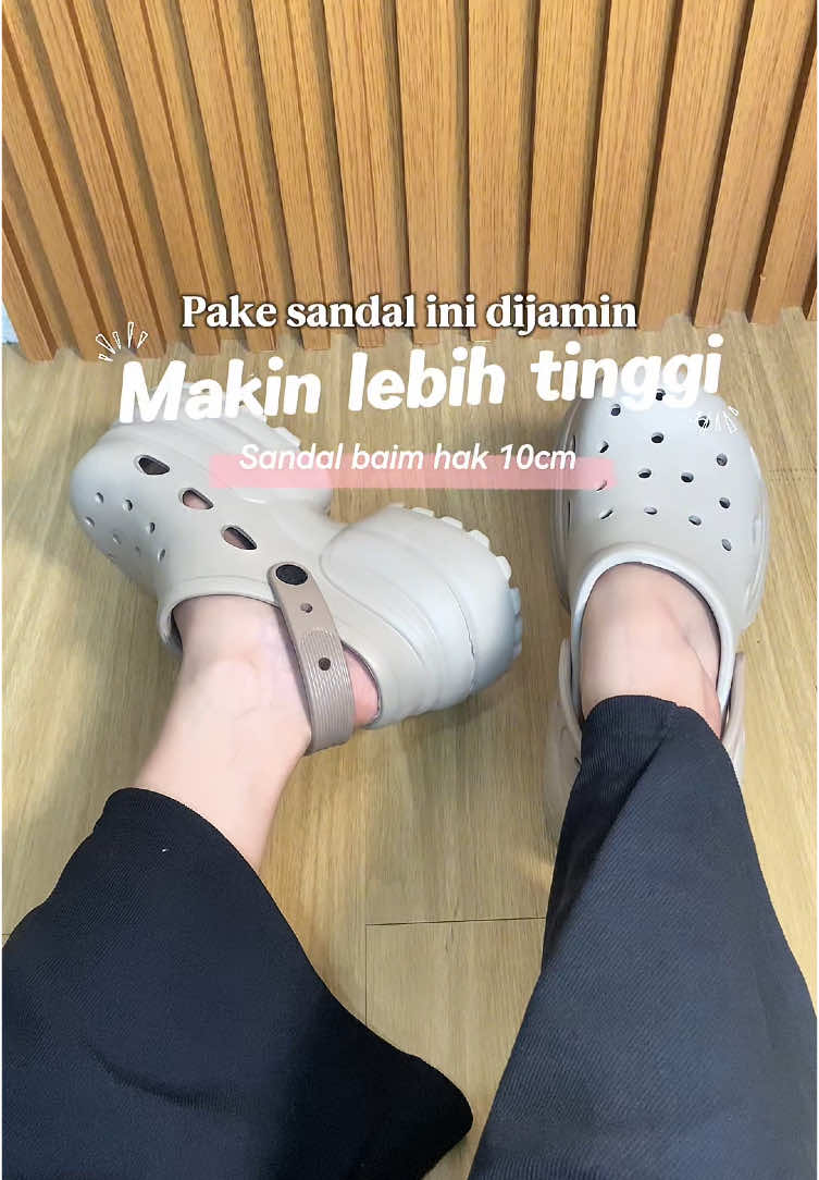 enteng bgt, empuk dan makin tinggi😍👌🏻 #fypage#xbycza#sandalwanita#sandal#sandalbaim#sandalwedgeswanita#sandalcrocs#khaki#sandalmurah 