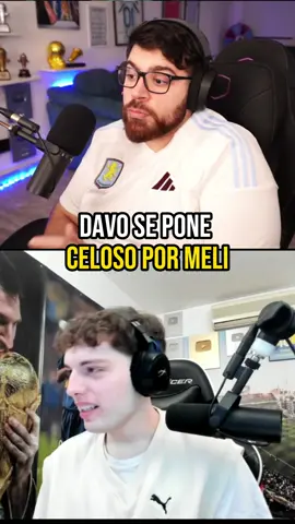 Davo le hace una escena de celos a la COBRA 😂😂#fyp #kick #irl #FYP #argentina🇦🇷 #futbol⚽️ #davooxeneize #412 #jefedelabarra #lacobra #meli #bra #fyp