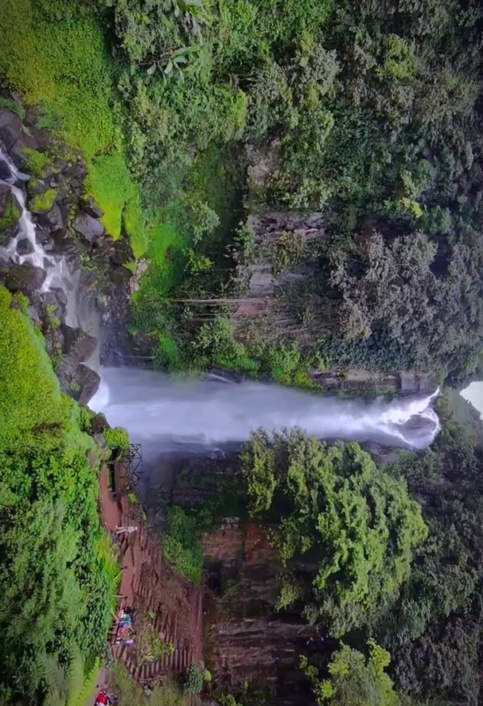 Air Terjun Sikulikap berada di bawah Penatapan Kecamatan Berastagi Kabupaten Karo. PrivateTrip dm #sumut #airterjunsikulikap #sikulikapberastagi #berastagi #airterjun #waterfall 
