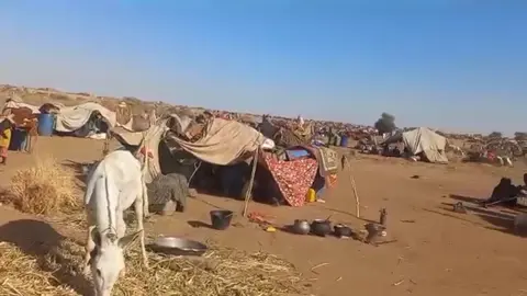 يعكس هذا الفيديو معاناة ومآسي الحرب والظروف التي يمر بها النازحون في مخيم زمزم ووالذين صلوا إلى منطقة الطويلة من زمزم ومناطق الفاشر. #السودان #ادعموا_المطابخ 