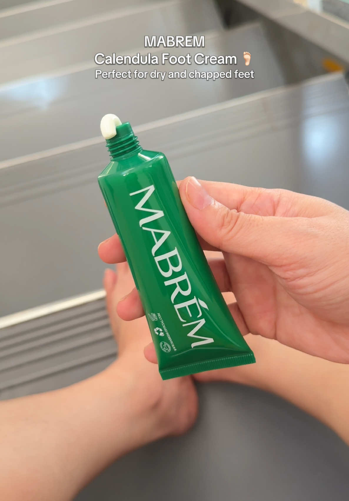 Finally nakita ko na yung perfect na product para sa dry and rough skin sa paa ko. Kailangan din talaga natin ng skincare para sa paa. #dryskin #cracked #moisturizer #nourish #smooth #foot #footcream #mabrem 