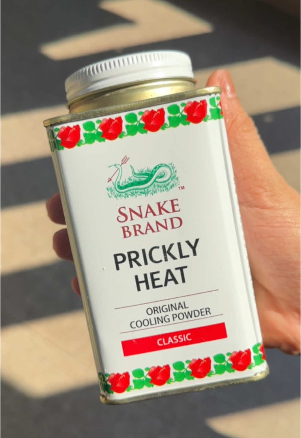 Stay cool under the sun. ☀️☀️#snakebrand #coolingpowder #staycool #snakebrandpowder #creatorsearchinsights 