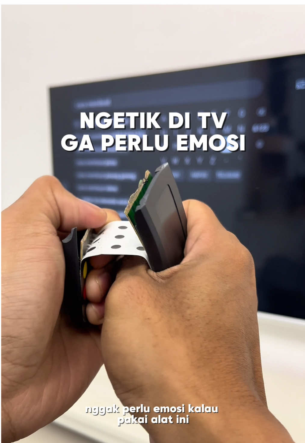 Ngetik di tv masih pake remot bawaan tv ? geser sana geser sini ? belum lagi typo 😂 yang tv nya belum support voice command pakai mini keyboard smart tv kaya gini aja deh, lebih sat set !! #minikeyboard #keyboardsmarttv #keyboardminismarttv #remotkeyboard #keyboardmini #remotsmarttv #smarttv #voicecommand 