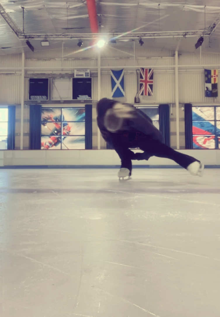 This song feels so nostalgic 🥹 #fyp #foryoupage #foryou #figureskating #figureskatingtiktok #iceskatingtiktok #icerink #figureskates #figureskater #IceSkating #sport #practice #zyxcba #trending #trend #viral #blowup #skating #spin #sit #sitspin #brokenleg #brokenlegspin #spincombo #combination #nolstagia #happyhere 