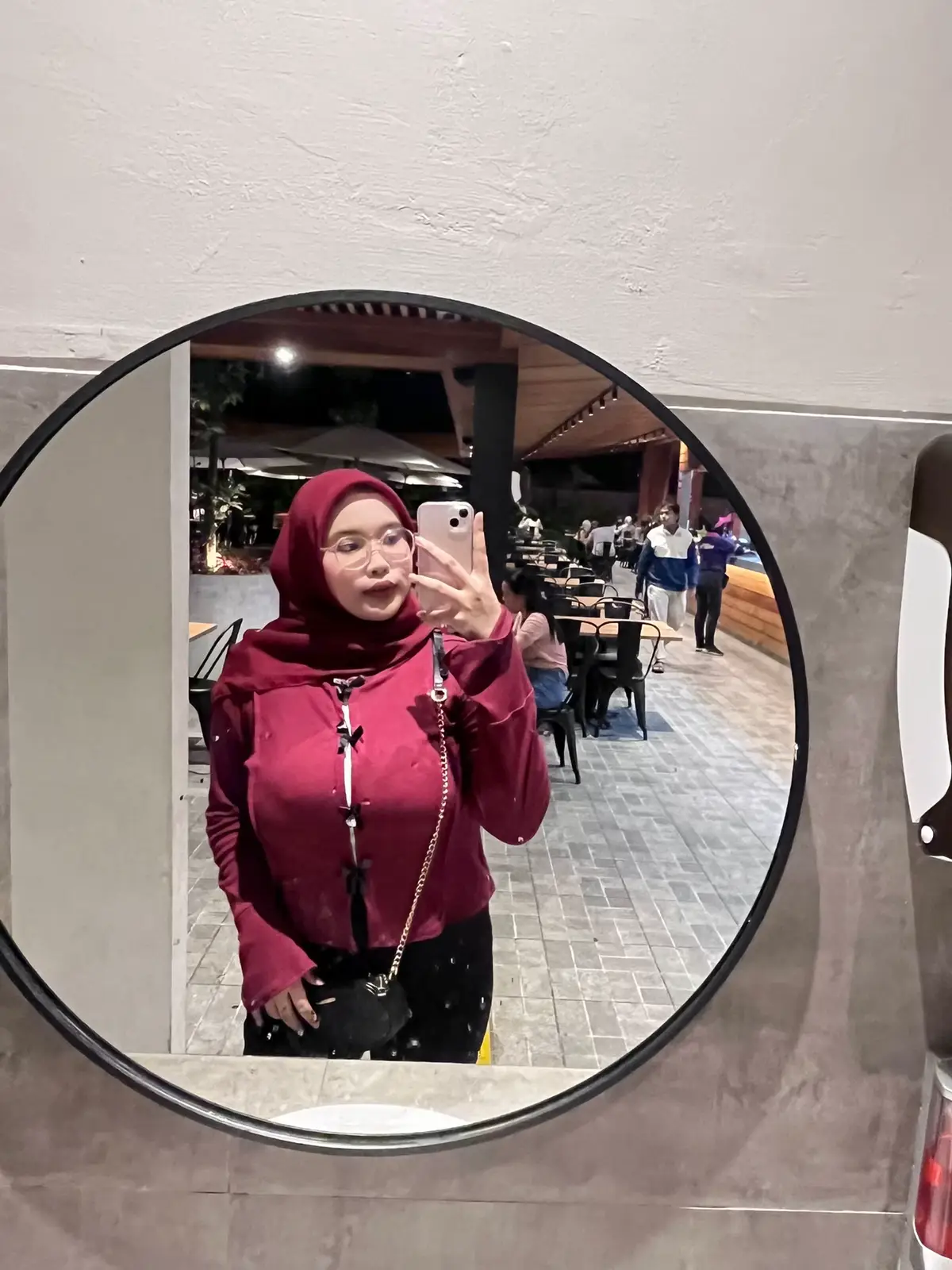 harganya masih terjangkau, tempatnya nyaman, bersih, luas, pling suka dimsum sm lumpia nya wajib cobain sih yg blm prnh nyobain #xybca #fyp #cirebon #cirebonpride🏴‍☠️ #wizzmie #wizzmiecirebon #fypage #murahnikmatlezat 