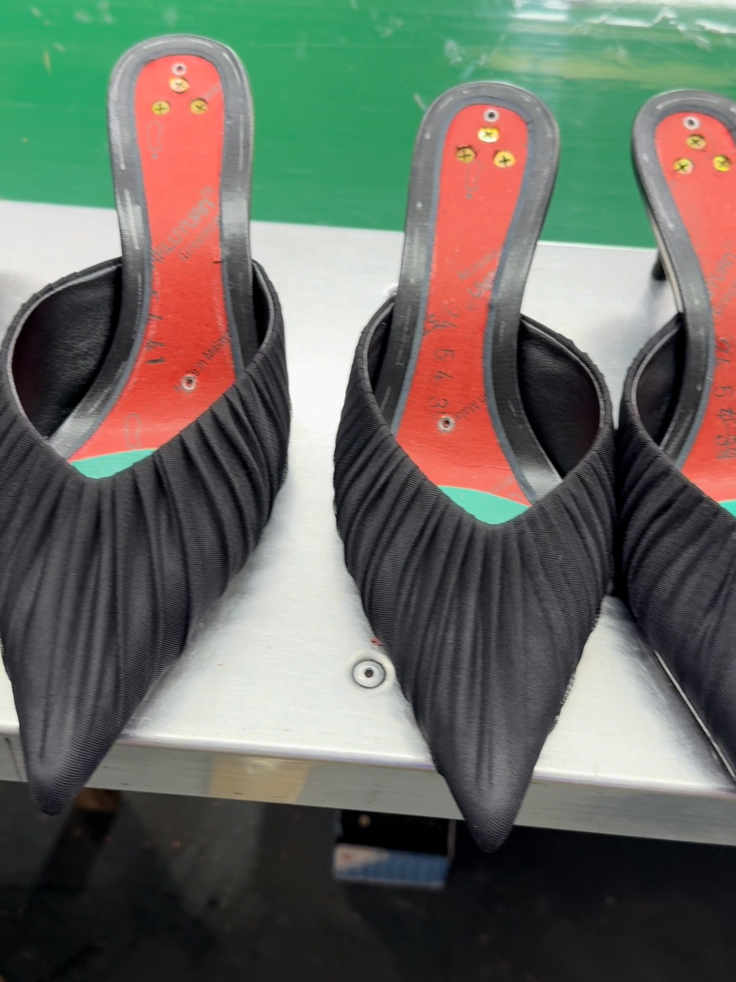 Exquisite mesh pleats, showcasing Joes craftsmanship #maryjaneshoes#sandals#shoemanufacturing #shoefactory #chinesefactory #manufacturingprocesses #shoeproductio#shoebrand -WhatsApp: https://wa.me/8613509833035