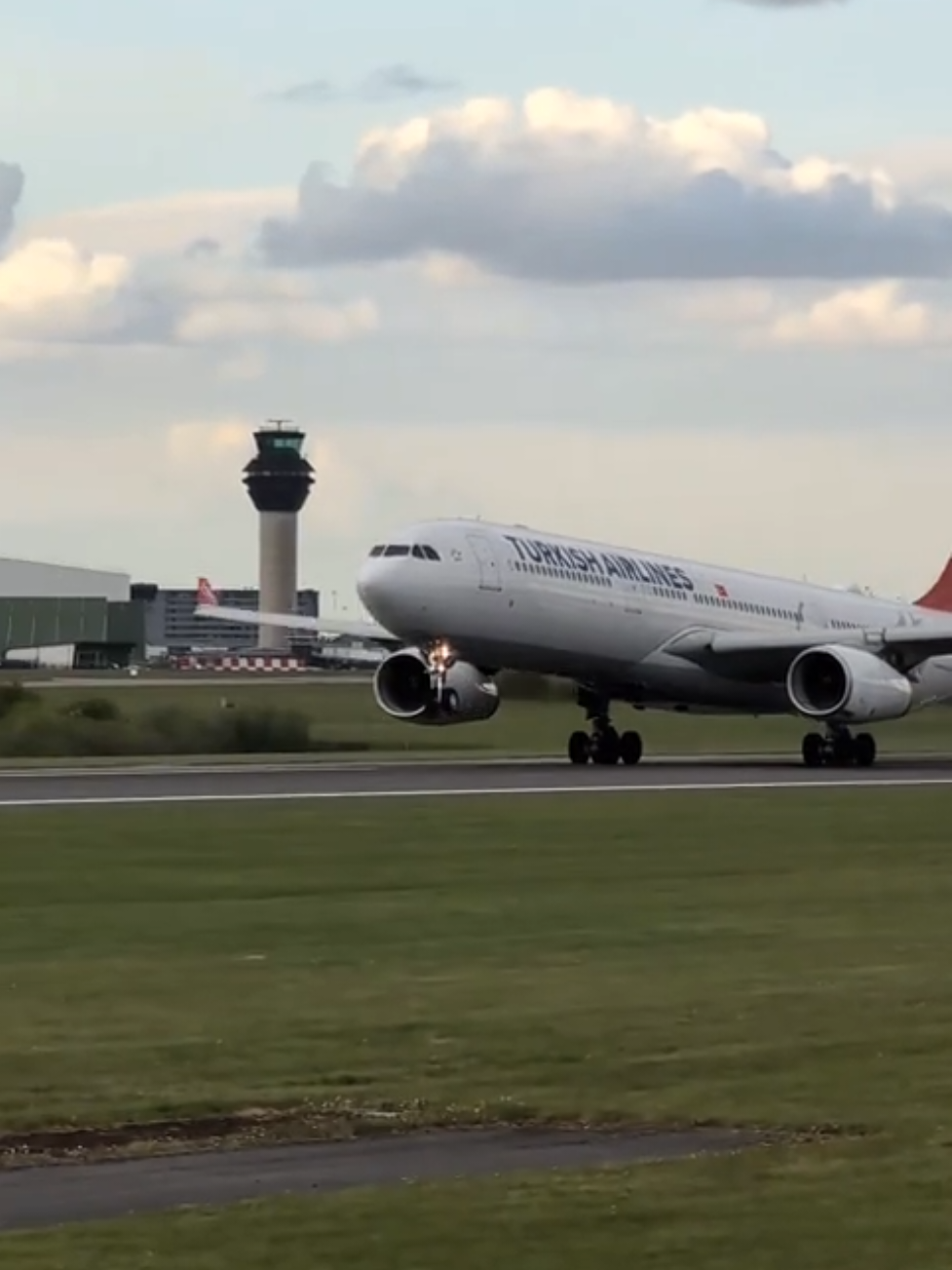 Turkish Airlines Airbus A330-300 Departing into the night sky bound for IST #airbus #manchesterairport #viralvideos #fyp #aviation #planespotting #turkey🇹🇷 