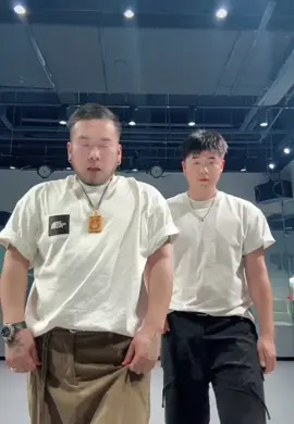 今天是活泼可爱的～ #BarBarBar舞蹈挑战 #知世摇 #抖音舞蹈潮流地图 #凯爷与东哥 #barbarbar舞 #我要上推荐 #跳舞 #简单易学舞蹈 #热门音乐 #loopk87 
