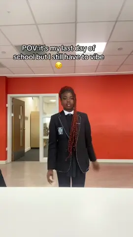Last day of school🤧😔 #lastdayofschool #fypシ゚ #year13 #goviral #fyp 