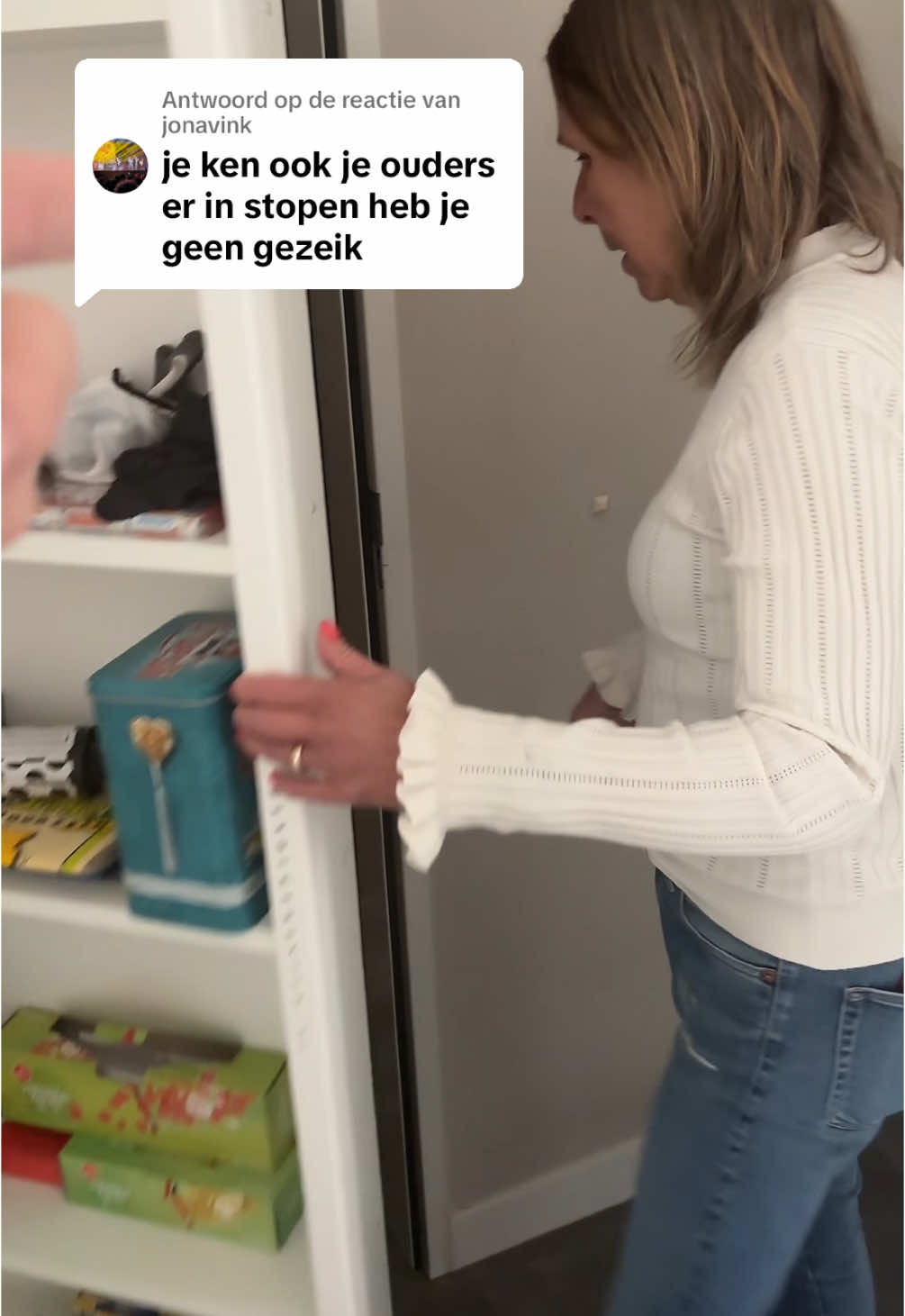 Antwoorden op @jonavink wat doe je als je last hebt van je moeder? Ja gewoon opsluiten in de kast zou ik zeggen😊  #grapje #joke #funny #closet