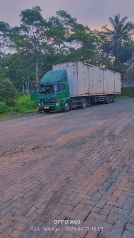 #CapCut  tetep Bersyukur Masalah Rejeki ws ono seng ngator🙅‍♂️ #ptbakti  #sabunbalap  #hino500  #bloramustika  #fyppppppppppppppppppppppp 