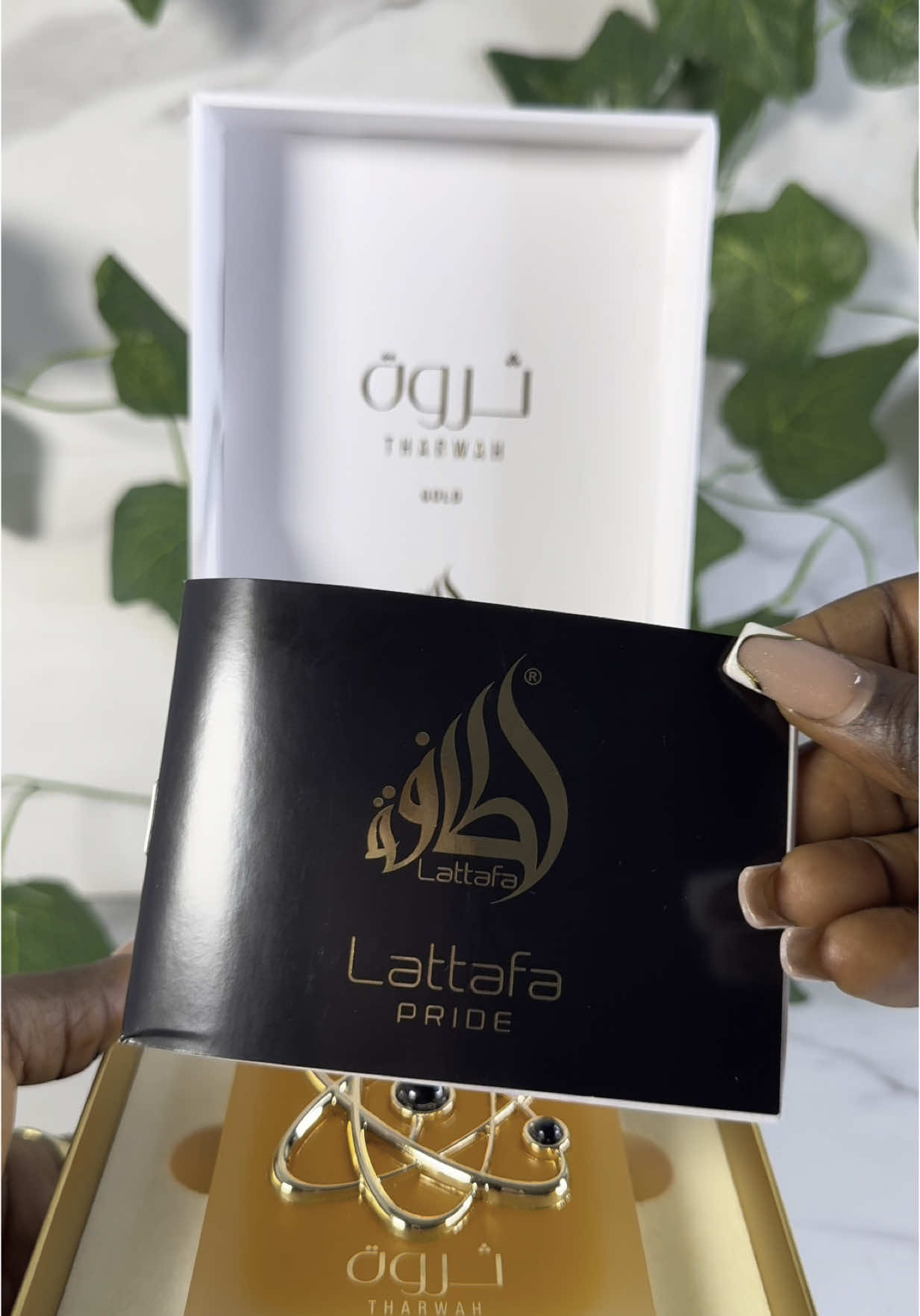 Tharwah Gold by Lattafa Perfumes is a Oriental Floral fragrance for women . Top notes : Lavender and Bergamot Middle notes : Orange Blossom and Egyptian Jasmine Base notes: Vanilla, Amber and Vetiver . To order: Click on the WhatsApp link in bio to shop . #XtarsFragrance #perfumes #perfumetiktok #perfumeforwomen #perfumeformen #asad #QualityAffordableScents #onlinebussiness 