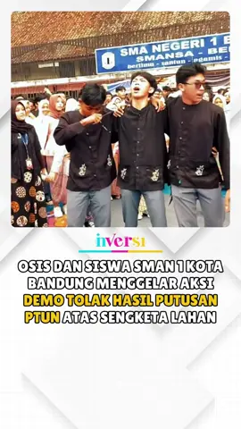 Hari Kartini tahun ini jadi momen penuh makna buat siswa SMAN 1 Bandung. Di tengah perayaan, mereka menyuarakan kekecewaan atas putusan PTUN Bandung yang memenangkan gugatan Perkumpulan Lyceum Kristen soal lahan sekolah. Ketua OSIS, Tarisha Oiqa, bilang siswa bakal terus mengawal kasus ini sampai Mahkamah Agung. “Sekolah ini bukan cuma gedung, tapi rumah kedua bagi kami,” katanya. Putusan tersebut tercantum dalam amar putusan Nomor 164/G/2024/PTUN.BDG. Dalam amar itu, majelis hakim menolak seluruh eksepsi dari tergugat dan tergugat intervensi, serta menyatakan bahwa gugatan PLK dikabulkan secara keseluruhan. Gimana tanggapanmu? Source : smansabandung Follow @inversimedia #inversimedia #iniversiremaja #inversigenz #genz #smansabandung #fyp 