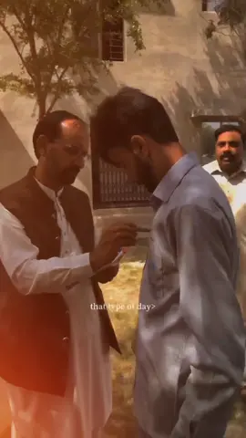چلو اب گھر چلیں محسن بہت آوارگی کرلی وه سب مكتب کے ساتھی تھے انھیں آخر  بچھڑنا تھا #foryoupage #trendingvideo #viewsproblem😭 #lastdayatclg💔 