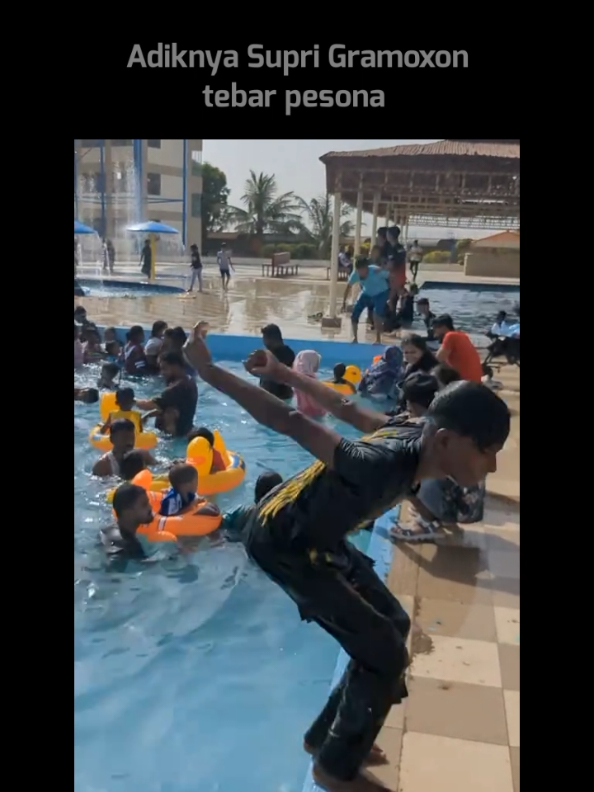 caper salto dikolam renang gagal, salto prindapan #videolucu #ngakak #lucuabis #saltoprondapan #saltogagal #suprigarmoxon #prindapan #prindapan #caper 