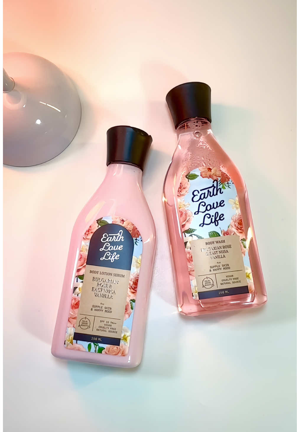 salah satu cara naikin mood mandi pake body wash dan body lotionnya Earth Love Life. selain wanginya yang bikin relax, body lotionnya bikin kulit lembab dan lebih halus🍃💗 #earthlovelife #bercuanbersamaparagon #paragonpersonalcaresquad 