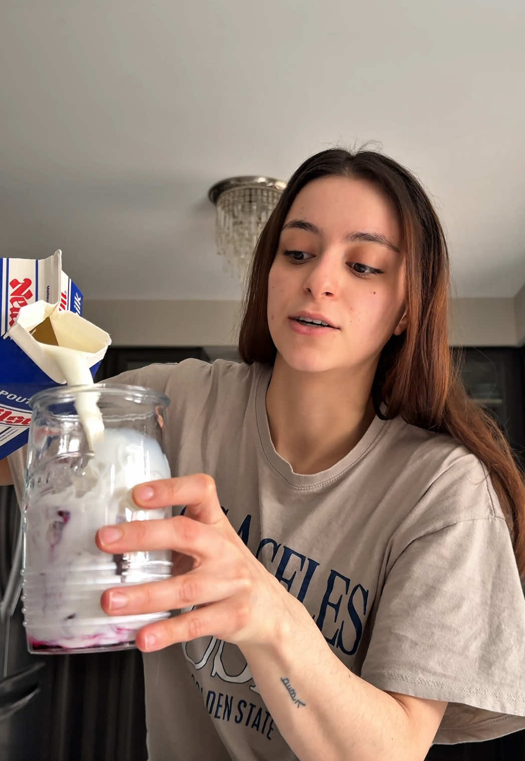 i wake up so early sometimes i just be doing whatever 😭💀 #morningroutine #morning #morningcoffee #icedcoffeeathome #facetimepov #spendthemorningwithme #cozyvibes #cozyathome #morningvibes #morningsathome #slowmorning 