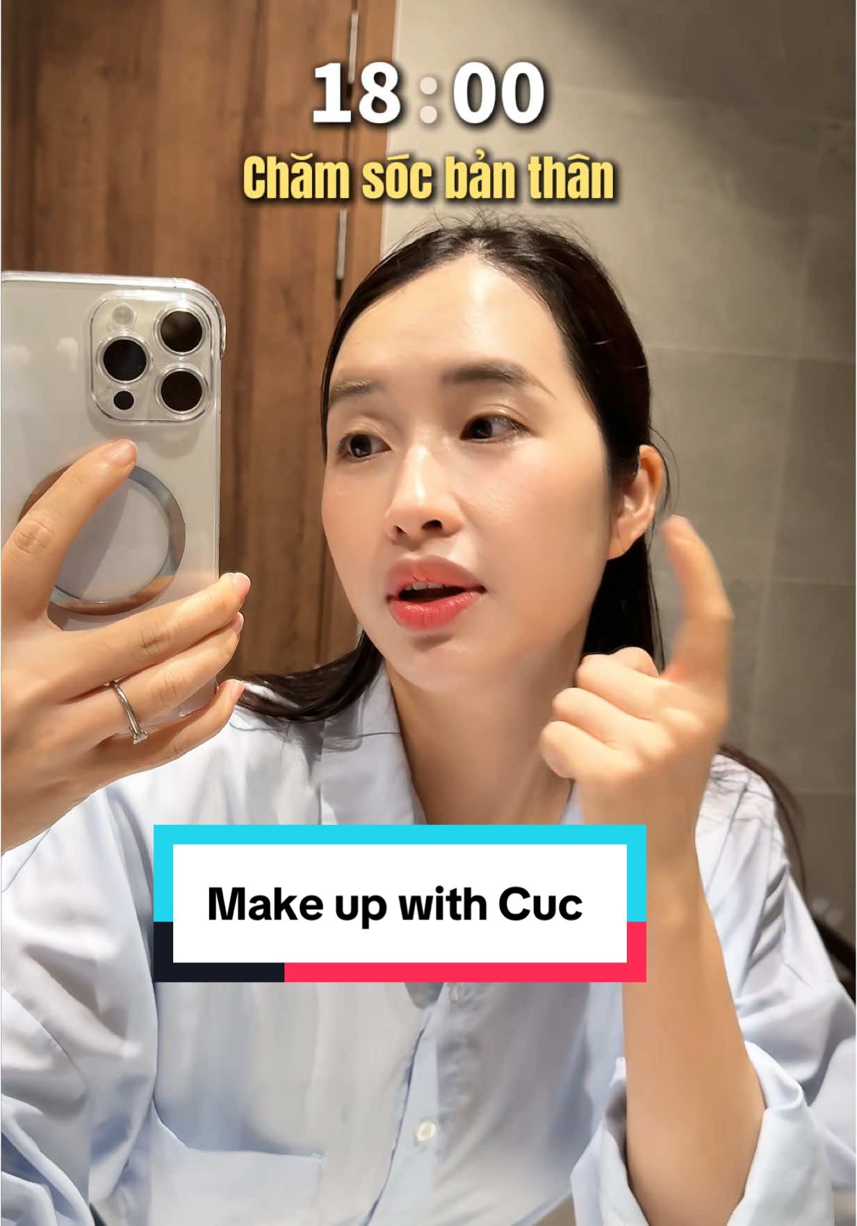 Tui đi học trang điểm đâyyyy, con gái ít nhiều nên biết trang điểm nha người đẹp ơi, đừng như tui 🤣🤣#nguyenthucuc 