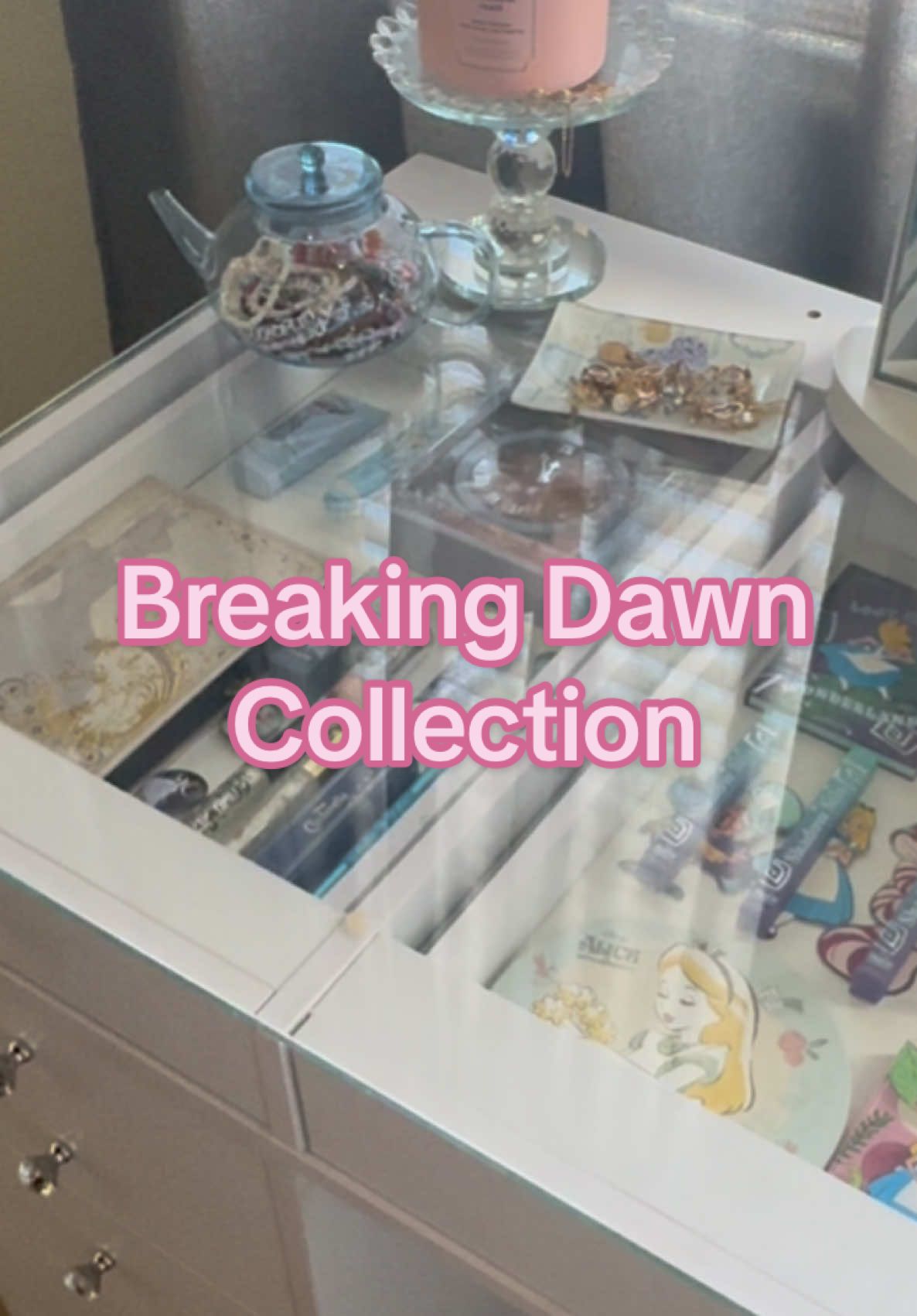 New twilight make up collection 💕 #glamlite #breakingdawn #glamlitecosmetics #twilight #teamedward #teamjacob #TikTokShopMothersDay #makeupcollection 
