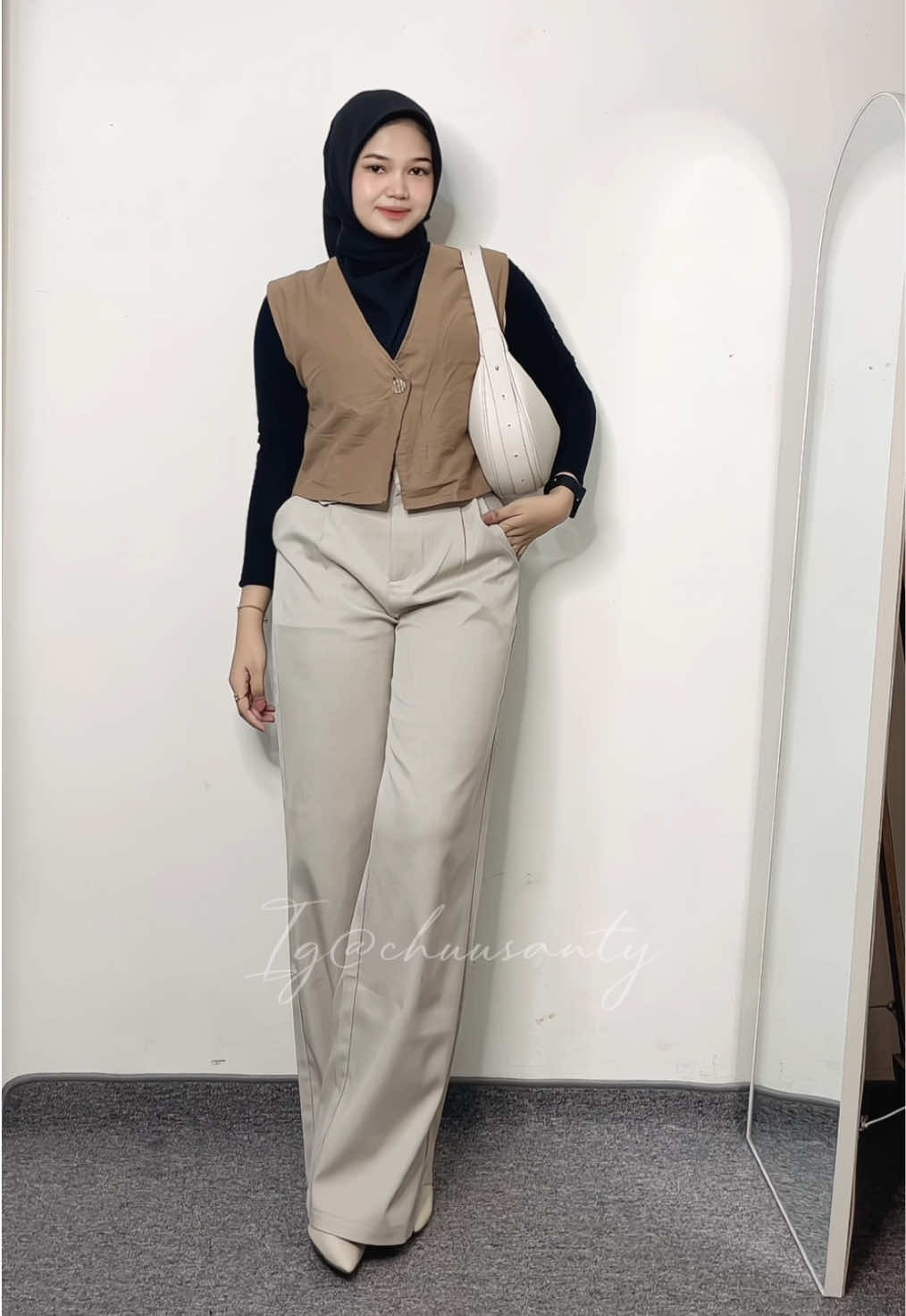 [spill dicaption] 🤍🤎 Spil 📎 Vest Rompi link bio No. 224 📎 Casual Pants link bio No. 199 📎 Tas link bio no. 201 📎 Heels link bio no. 204 CARA BELI : > klik link dibio @chuusanty “collshp.com/chuusanty” > dikolom search ketik sesuai nomor dicaption > nanti langsung masuk shopee > tinggal checkout > kalau blom punya apk shopee bisa download dlu. #outfit #outfitideas #outfitinspiration #fypシ゚ #masukberanda #fypage #chuusanty 