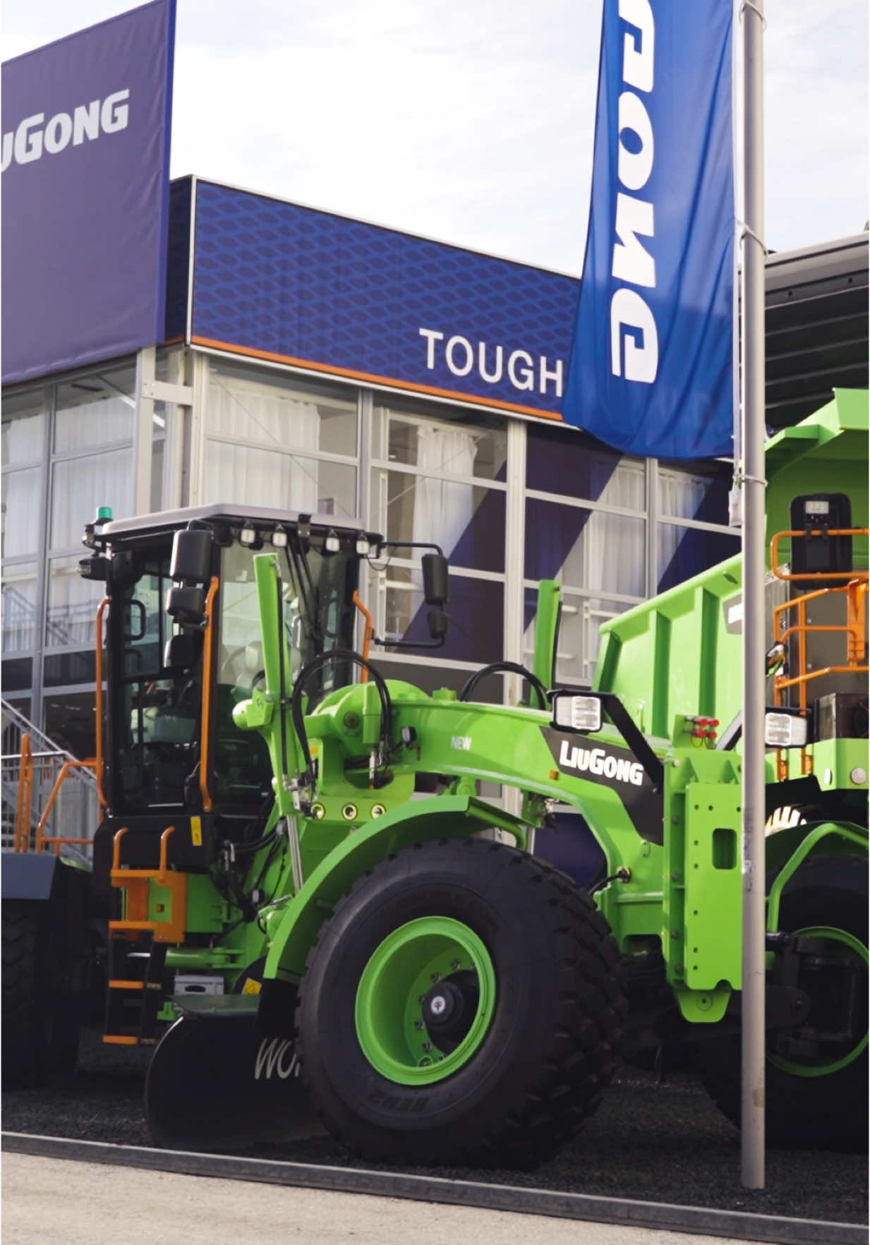 LiuGong showcased the world’s first surface electric grader at Bauma 2025. We spoke to President of LiuGong Europe Howard Dale about the 24 tonne 4280DE