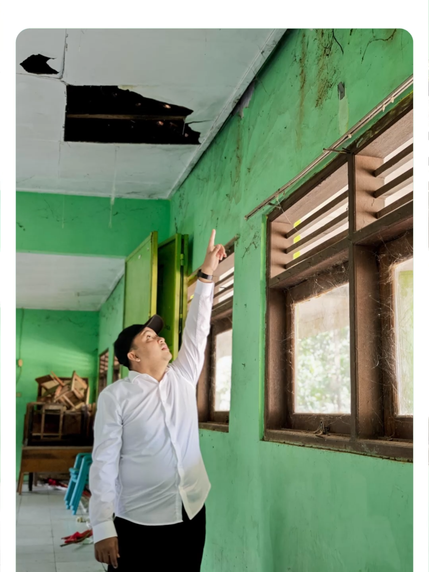 Bupati Pasuruan, HM. Rusdi Sutejo, melakukan inspeksi mendadak (sidak) ke SDN Wonokerto, Kecamatan Sukorejo. Hal ini dilakukan untuk melihat kondisi sekolah setempat. Dari sidak itu, Mas Rusdi-sapaannya mendapati sejumlah ruang kelas yang rusak. Kerusakan itu, terutama terlihat pada bagian atapnya. Plafon bolong. Kayu penyanggah sudah rapuh. Sehingga, membahayakan keselamatan siswa dan guru. Kondisi itu, membuat ruang kelas setempat, tak bisa digunakan. 