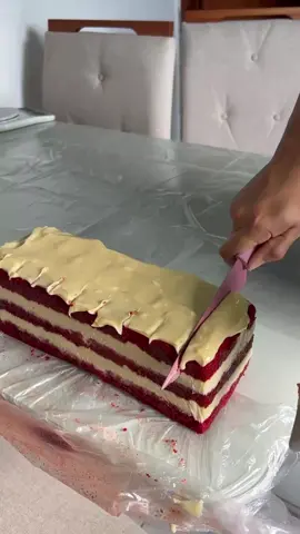 Fatia Slice cake red velt com brigadeiro de leite ninho #bolo #redvelvet #ninho 