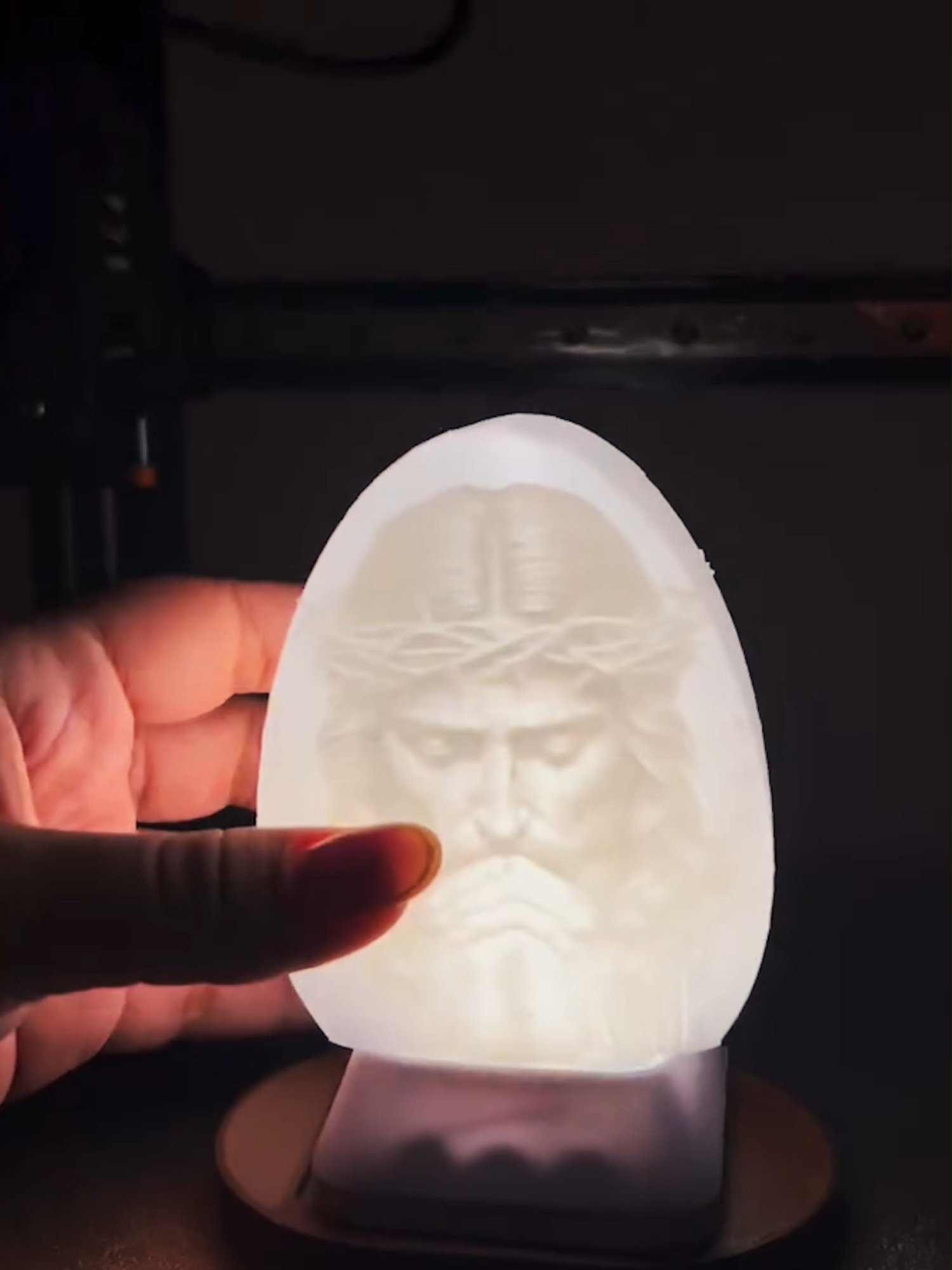 A impressão 3D tá com tudo! 💥 Nomes de peso como @abacaxisublimatico , @poli_freire e @guatidesign já estão mergulhando nessa tecnologia e criando produtos incríveis pra todo tipo de segmento, necessidade e ocasião! Um dos destaques? Letras caixa, que estão bombando! Quer descobrir como fazer? Comenta 3D aqui embaixo pra receber um conteúdo mostrando o passo a passo! 👇 #impressora3d #mecolour