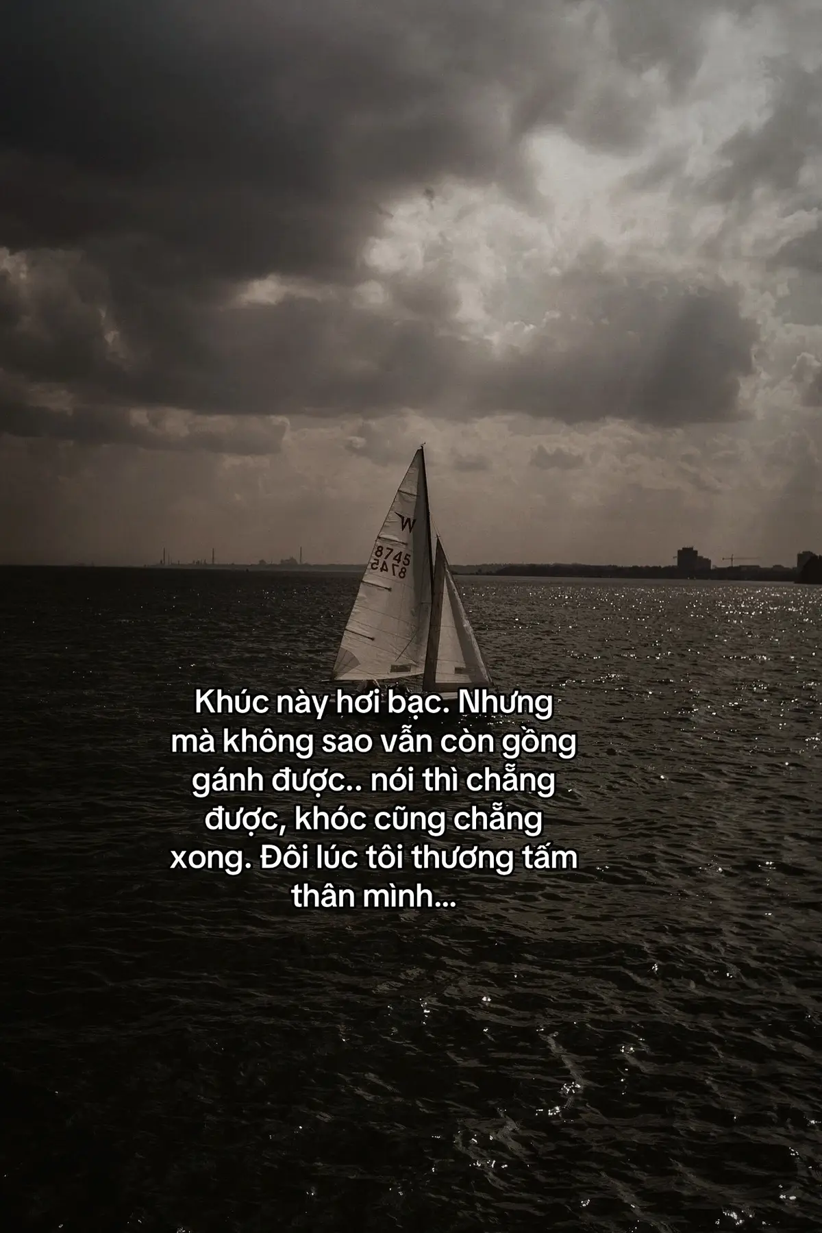 Khúc này hơi bạc. Nhưng mà không sao vẫn còn gồng gánh được.. nói thì chẵng được, khóc cũng chẵng xong. Đôi lúc tôi thương tấm thân mình…
