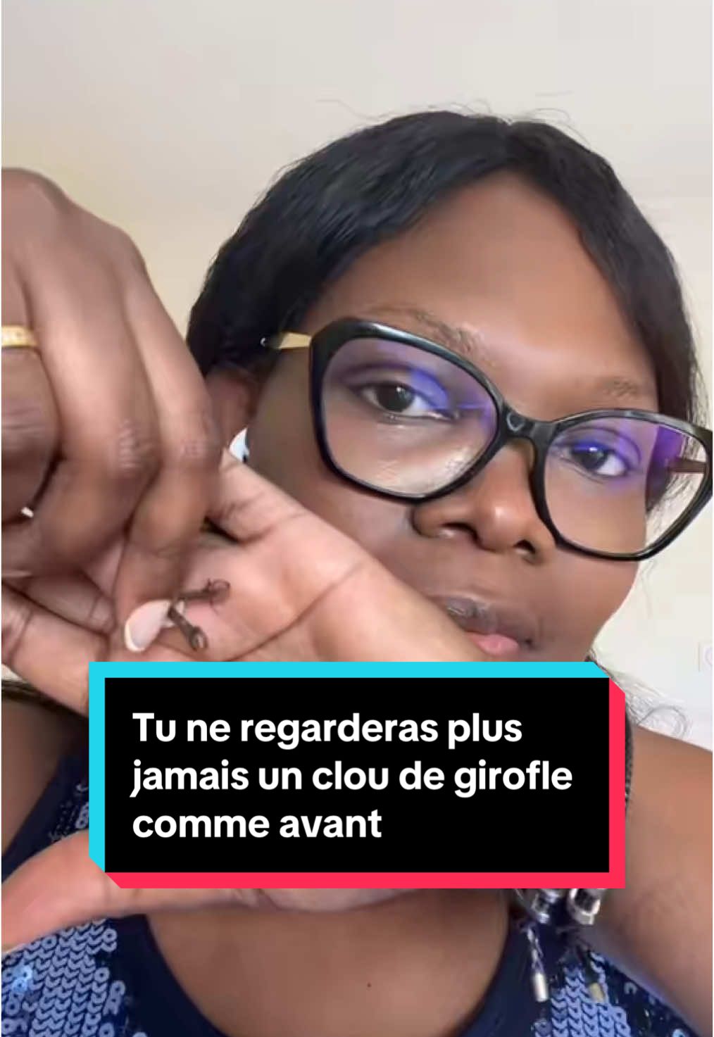 Tu crois que c’est juste une épice ? Détrompe-toi. Voici ce qui arrive à ton corps quand tu manges 2 clous de girofle par jour. Système immunitaire, digestion, haleine, os… les effets sont FORTS. Et la fin va vraiment te surprendre. Regarde jusqu’au bout et enregistre la vidéo. Tu ne verras plus jamais cette épice de la même façon… #santénaturelle #clousdegirofle  #cloudegirofle #girofle #francetiktok #tiktokfrance #francophone #femmesfrancophones 