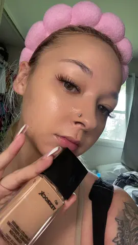 It’s giving skin 🌟 #glowymakeup #foundationreview 