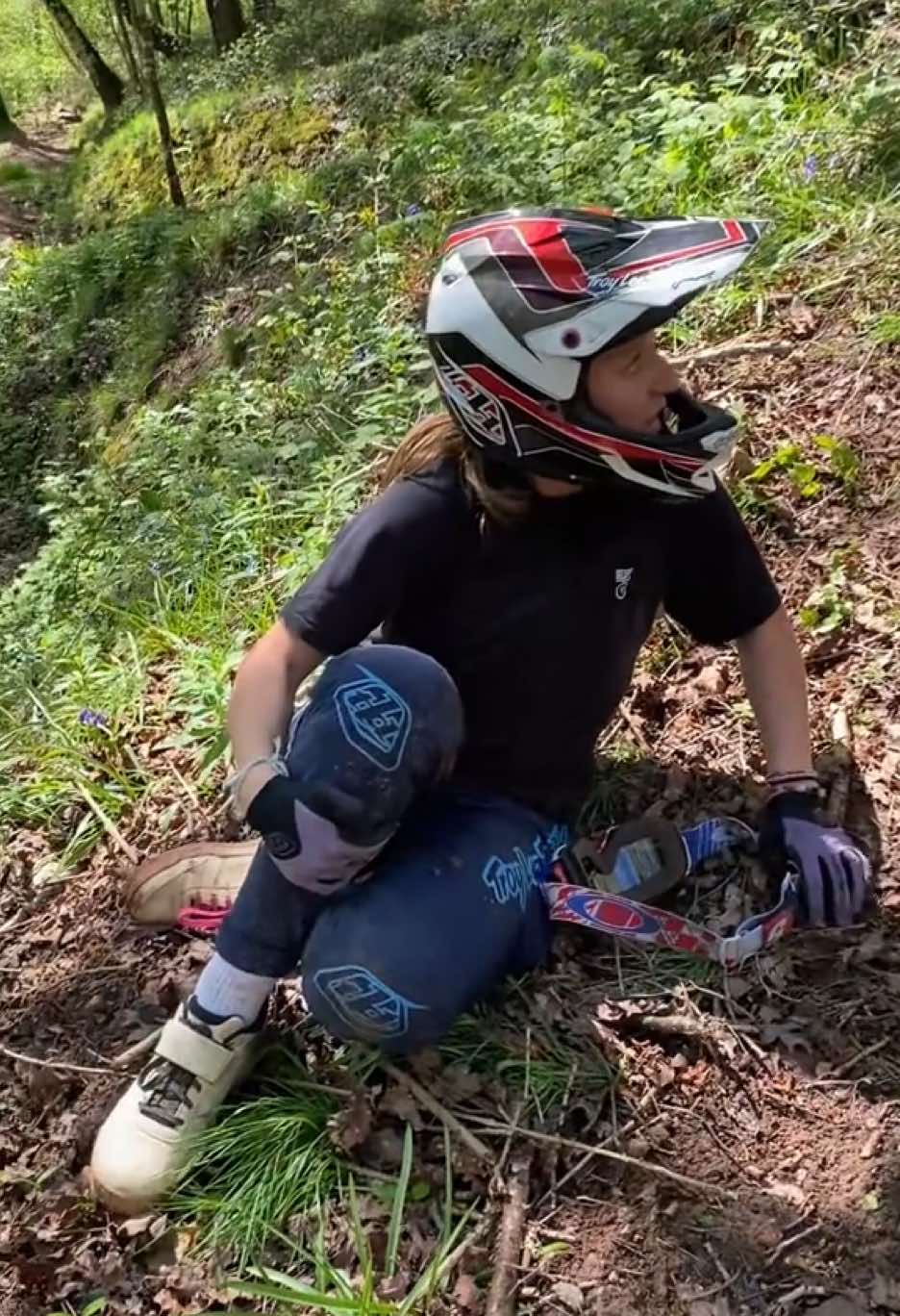had a huuuuggieee 🦅🦅 trees don’t move.  - all good tho just a sprained ankle!!  📸 @🦦Jack bristow🦦  #mtb #mtbgirl #mtbcrash 