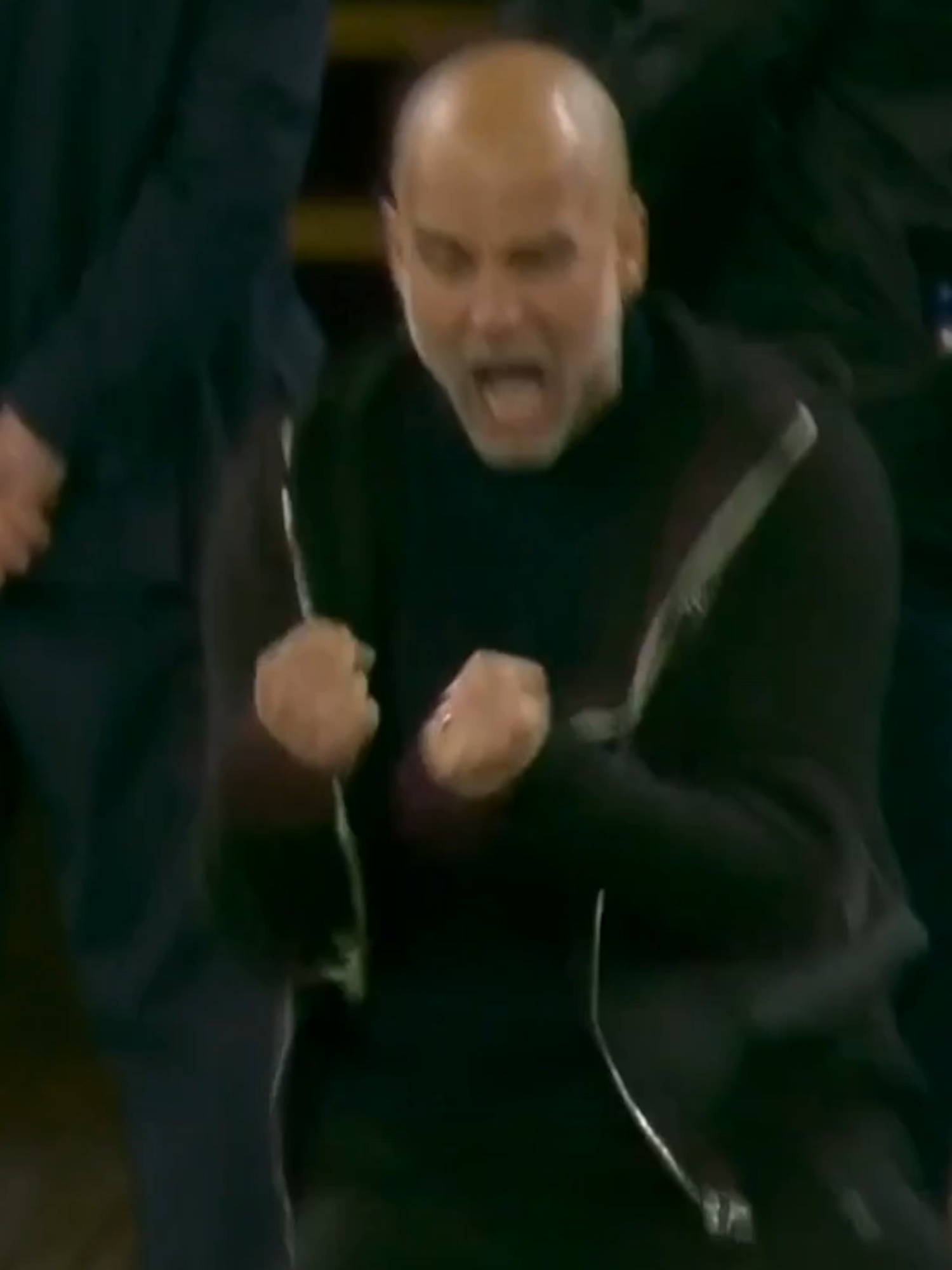 ¡El eufórico festejo de Pep! 😱💙 Guardiola explotó de emoción cuando Matheus Nunes marcó al 94’ el gol del triunfo para el City ante el Aston Villa. 🔥⚽ Su reacción quedó inmortalizada en un video que ya le está dando la vuelta al mundo. ¿Se puede vivir el fútbol con más pasión? 🫶 🎥: @ManCity [X] #LigaPremierTD #PremierLeague #ManchesterCity #PepGuardiola #AstonVilla #Futbol #Soccer