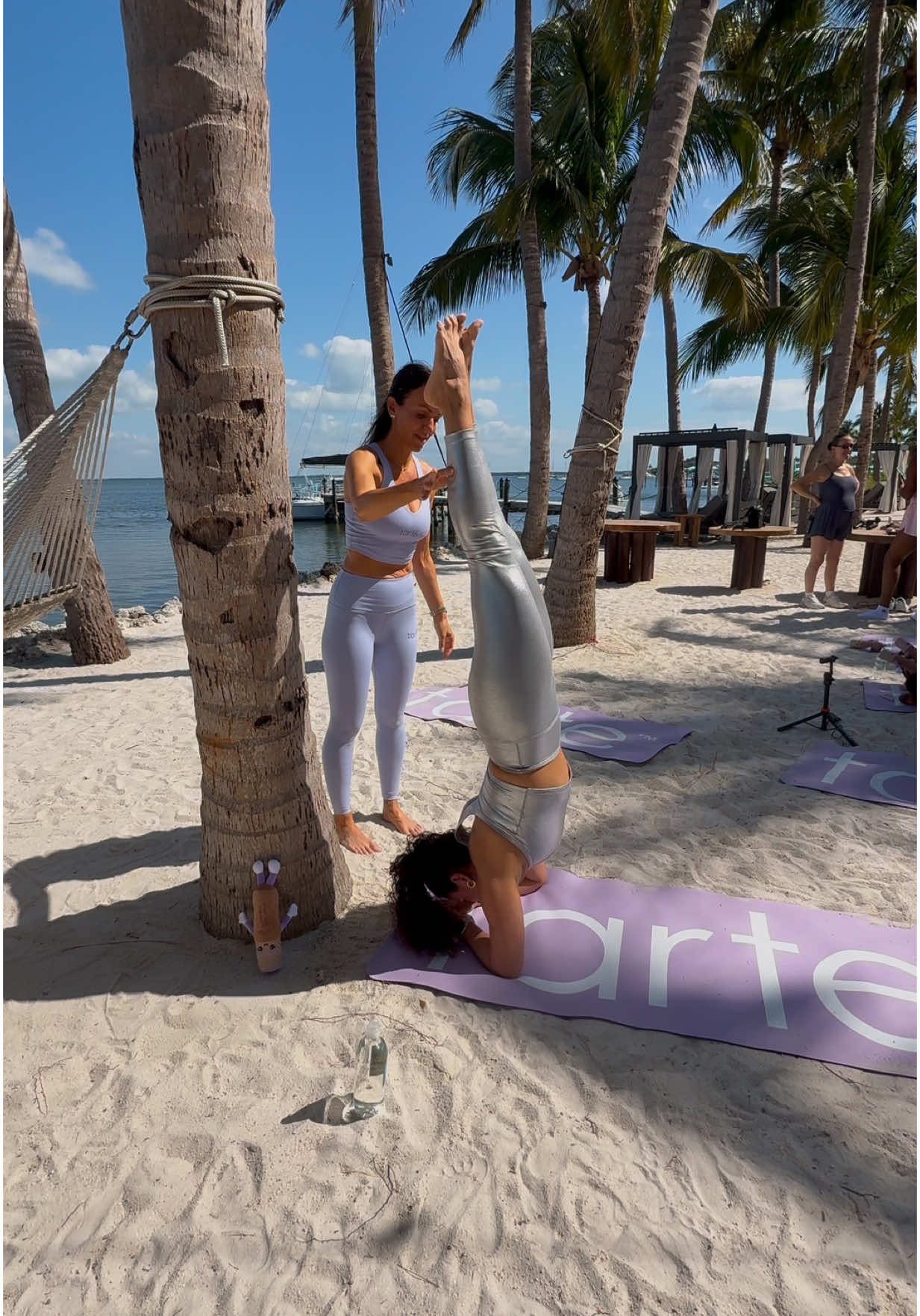 she was UP bright and early for ✨yoga✨ yall already know😂 @tarte cosmetics @Maureen Kelly #theaguilars #trippinwithtarte #joke 
