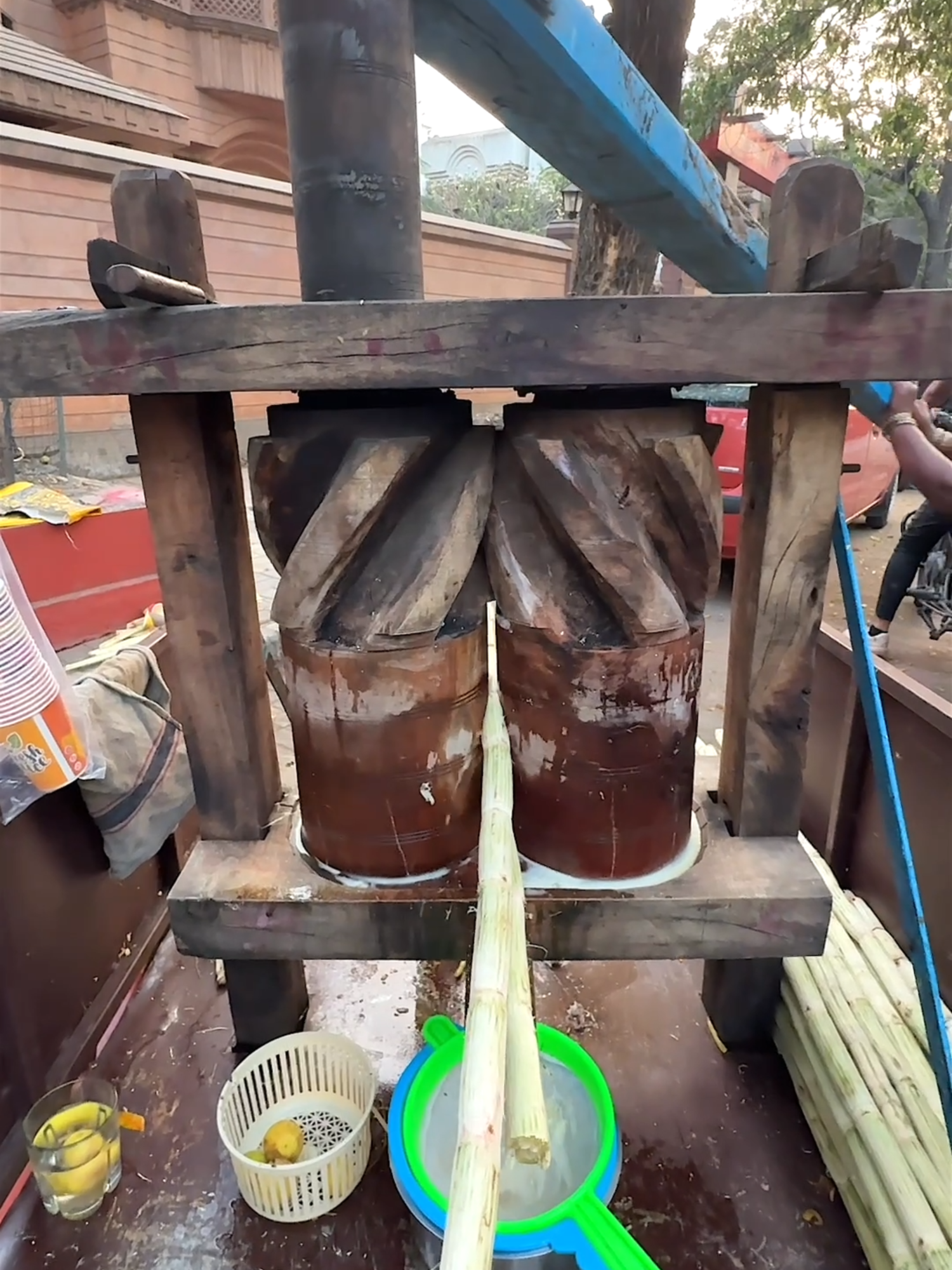 This Is How India Made Sugarcane Juice Centuries Ago!   📍Pune in India    #sugarcane #indianstreetfood