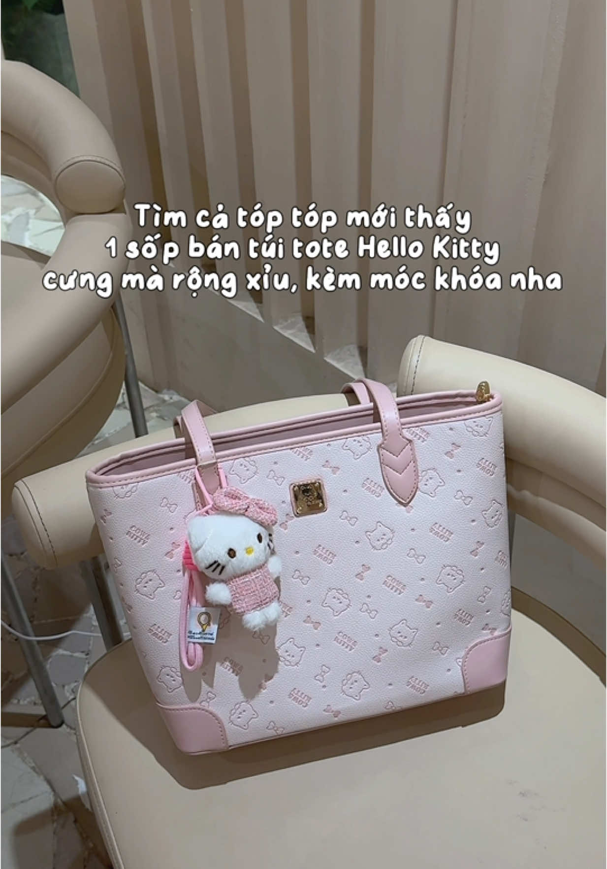 Trui ui có ai bị mê Hello Kitty giống tui hong 🙂‍↔️ #tui #tuitote #borryrosa #tuixinh #tuixachnu #hellokitty #embehan04 #muataitiktok 
