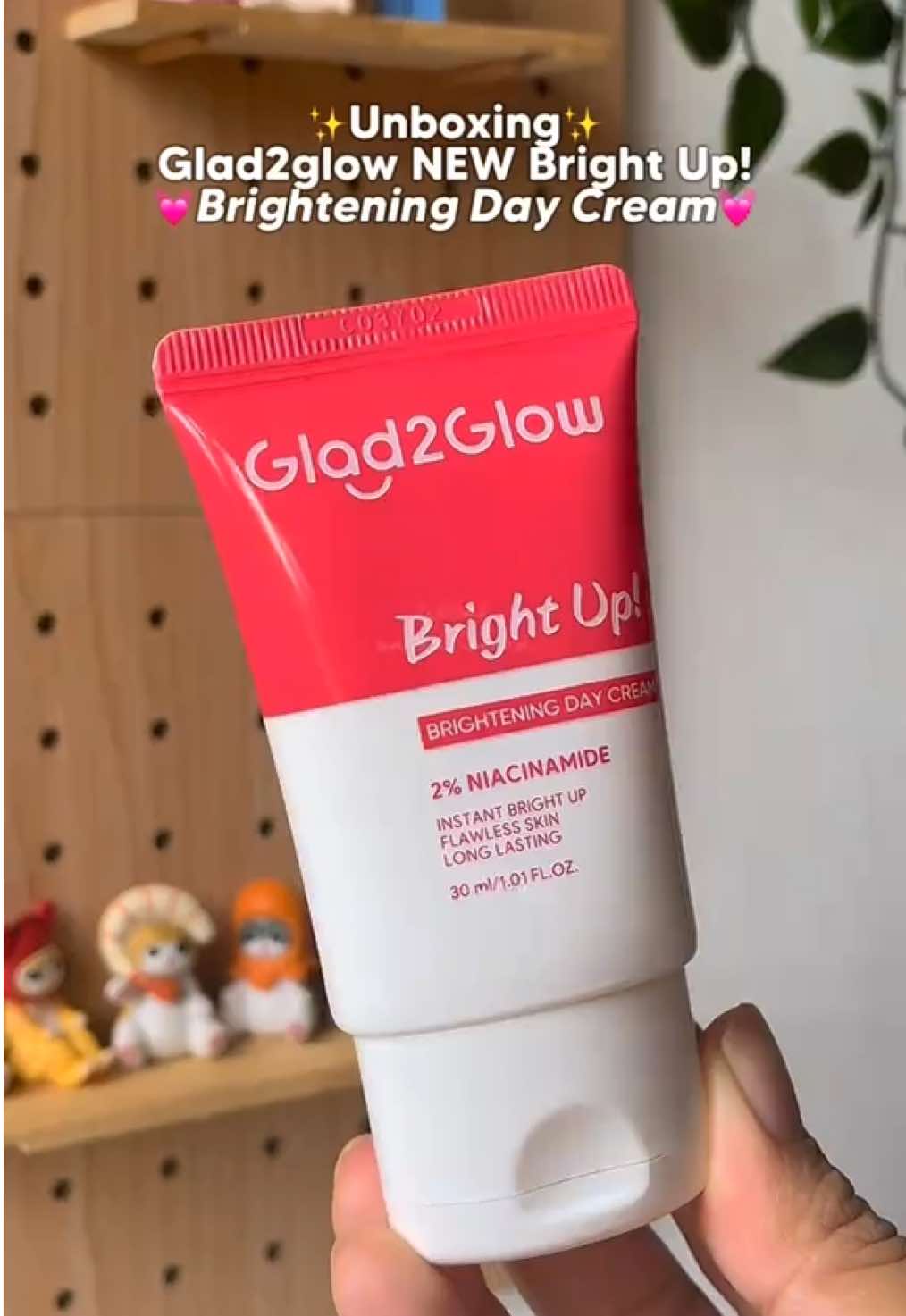 Yahooo! G2g dah keluarkan brightening day cream! 😍 bestnyaaaa kita mmg suka pakai nie skin jadi lebih sekata✨ #glad2glow #glad2glowmy #glad2glowmalaysia #glad2glowdaycream #g2g #g2gmy #g2gmalaysia #g2gdoublebrightdaycream #g2gpromo #doublebrightdaycream #daycream 