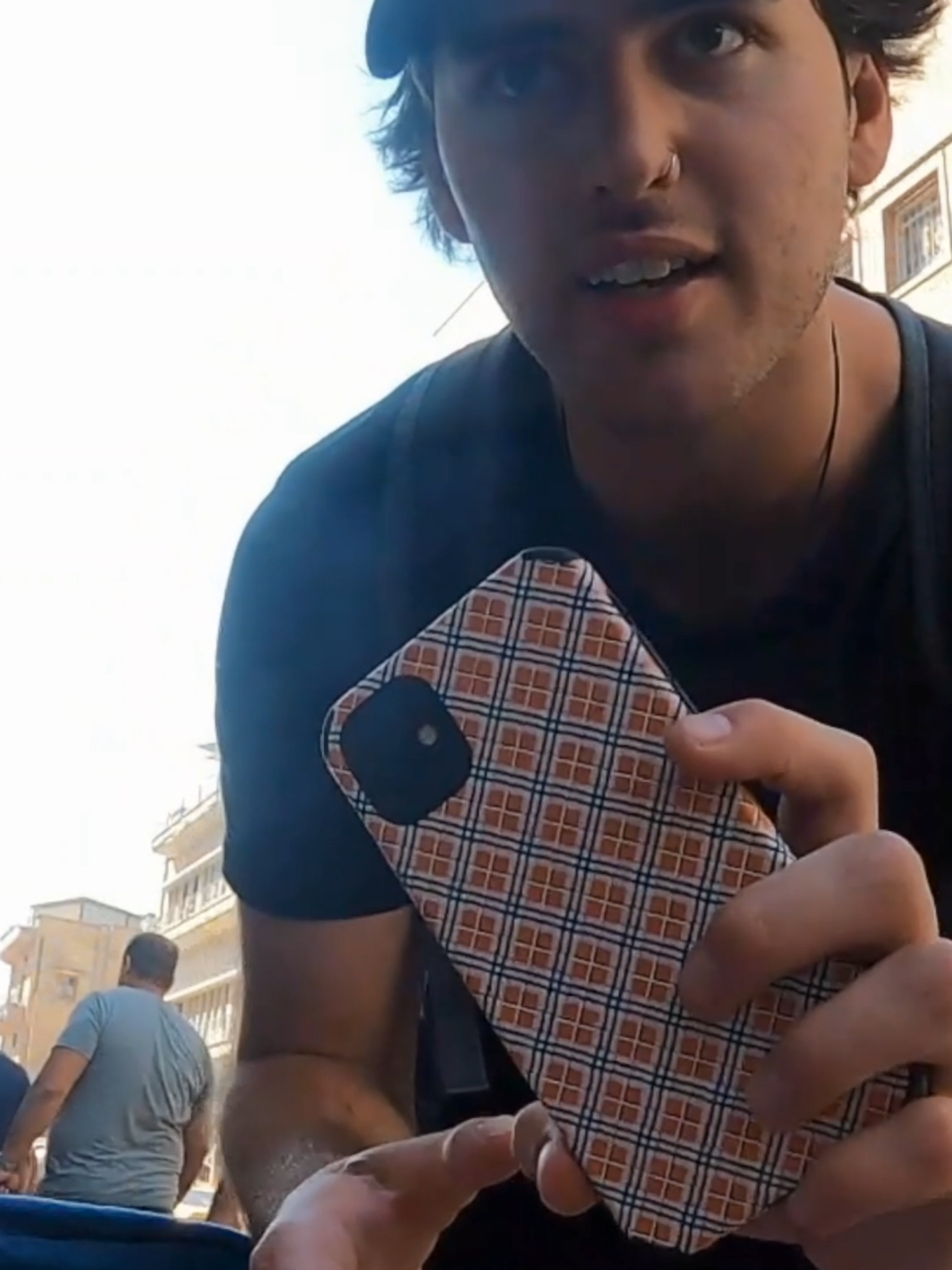 Buying a $1 Phone Case in Iraq 🇮🇶
