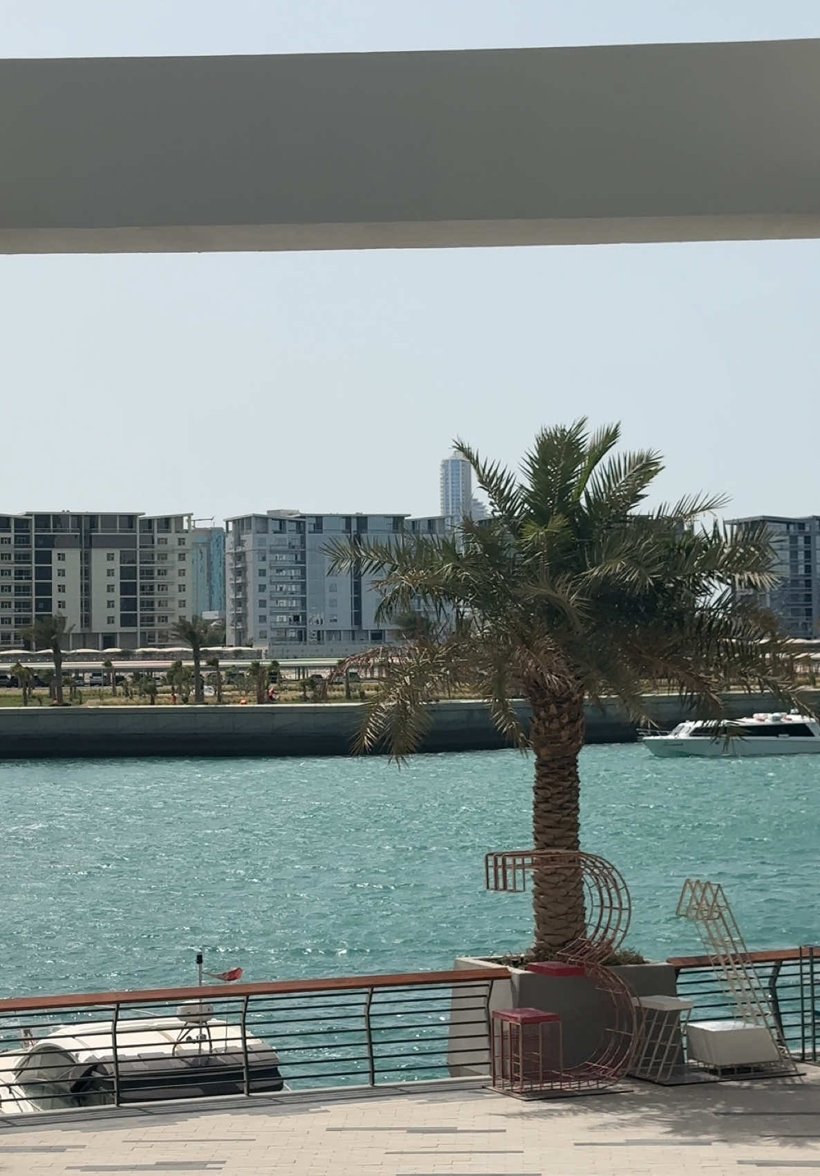 I would still take Bahrain wind over London any day 😅 #bahrain #bahrainweather 
