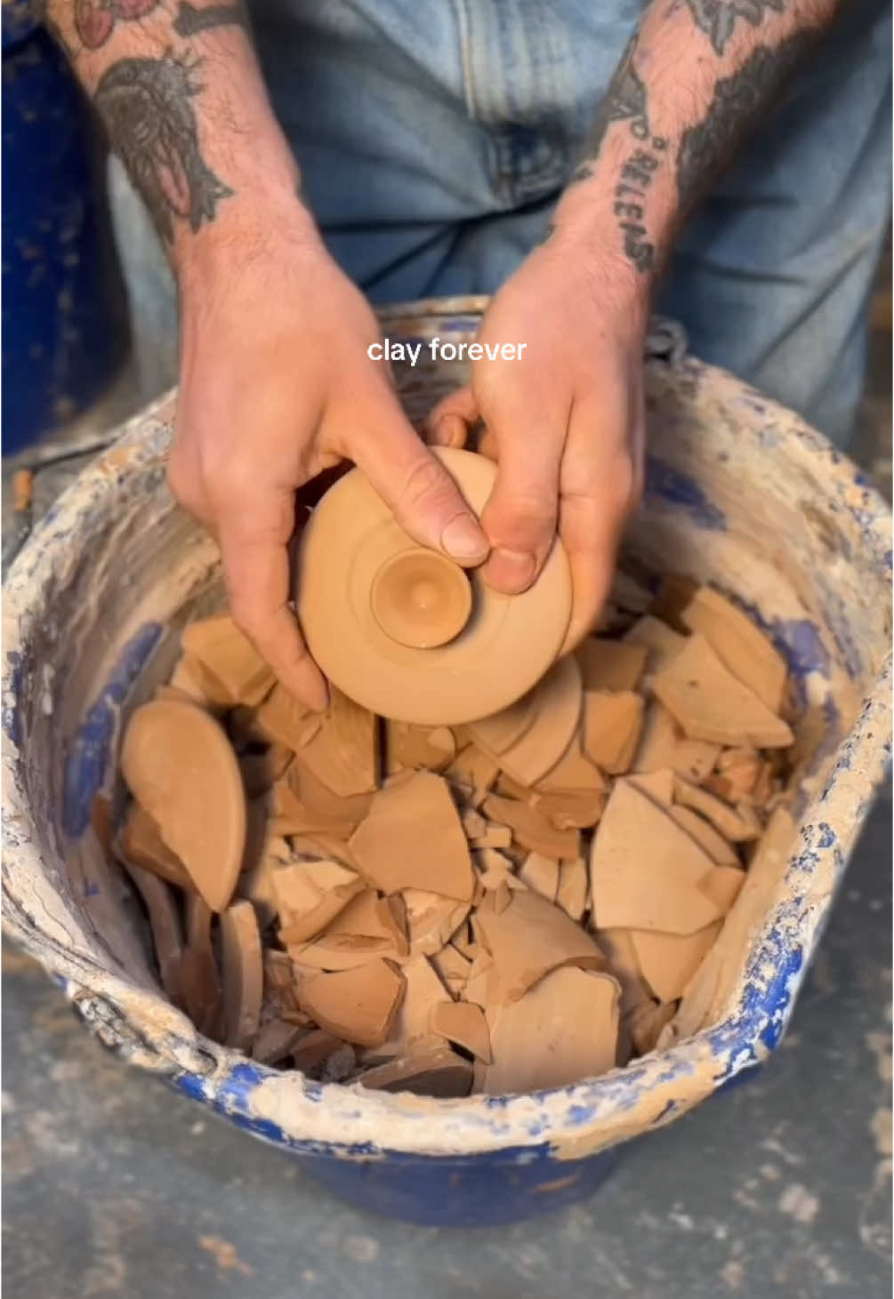 found this cool clay glitch #pottery #asmr 
