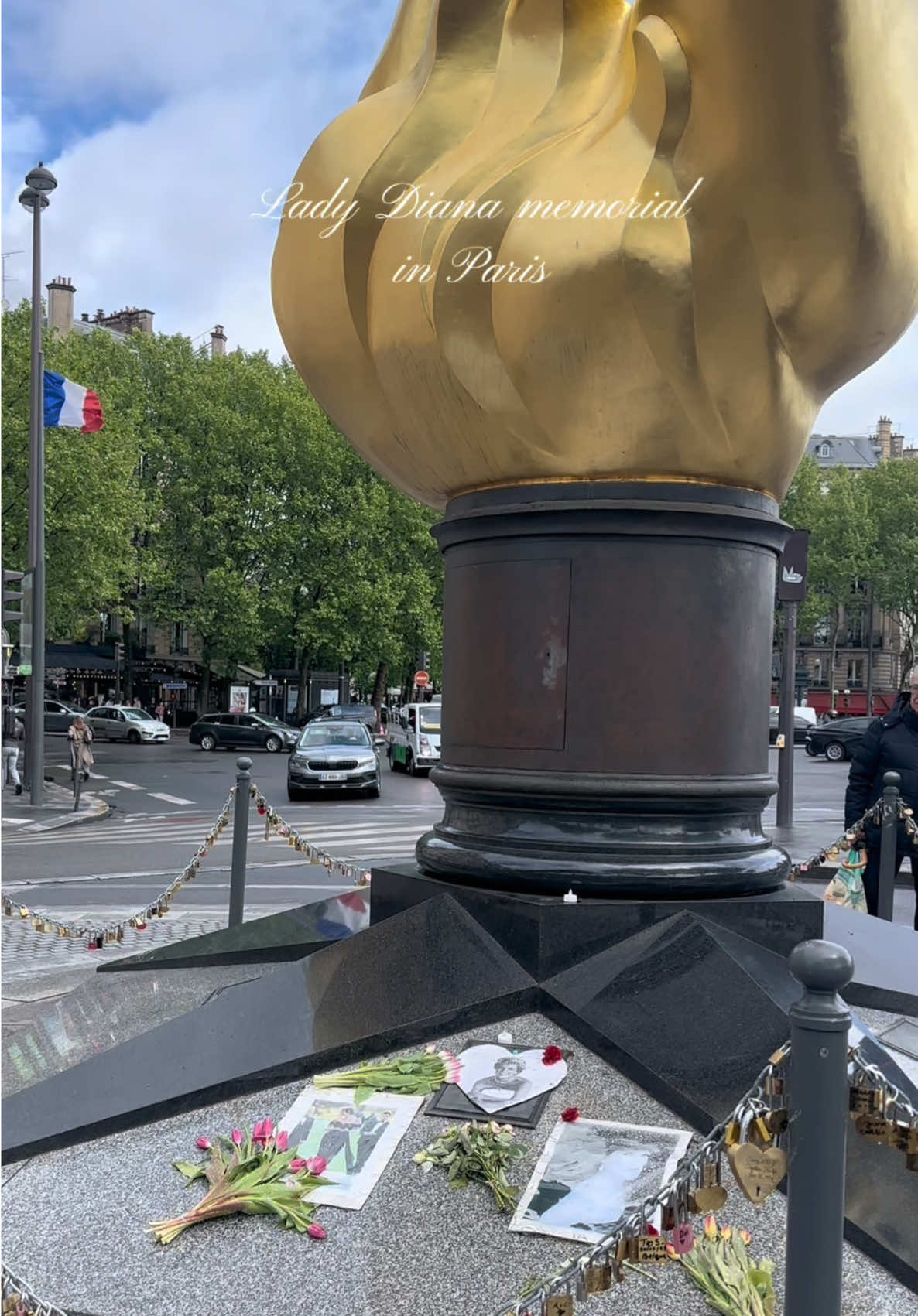 my dearest Diana…🪽 #ladydiana #almabridge #paris #flameoflibertymemorial #princessdiana #placediana #royalty #britishroyalfamily 