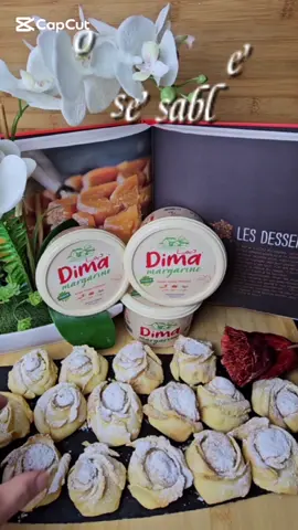 سابلي برستيج مع مارغارين ديما ذوق و بنة خيالية @Dima margarine Ingrédients : - 200 g de farine - 100 g de beurre - 2 jaunes d'œufs - 50 g de crème liquide  - 1 pincée de sel - 50 g de noix (hachées) - 2 blancs d'œufs -100 g de sucre - 1 cuillère à soupe de sucre vanillé - 1 cuillère à soupe de fécule de mais - 1/4 cuillère à café d'acide citrique MTemps de cuisson :10-12 minutes à 200 °C. . #france #france #جزائر #marseille #ترند #شعب_الصيني_ماله_حل😂😂 #اطبخ_علي_تيك_توك #جزائري🇩🇿 