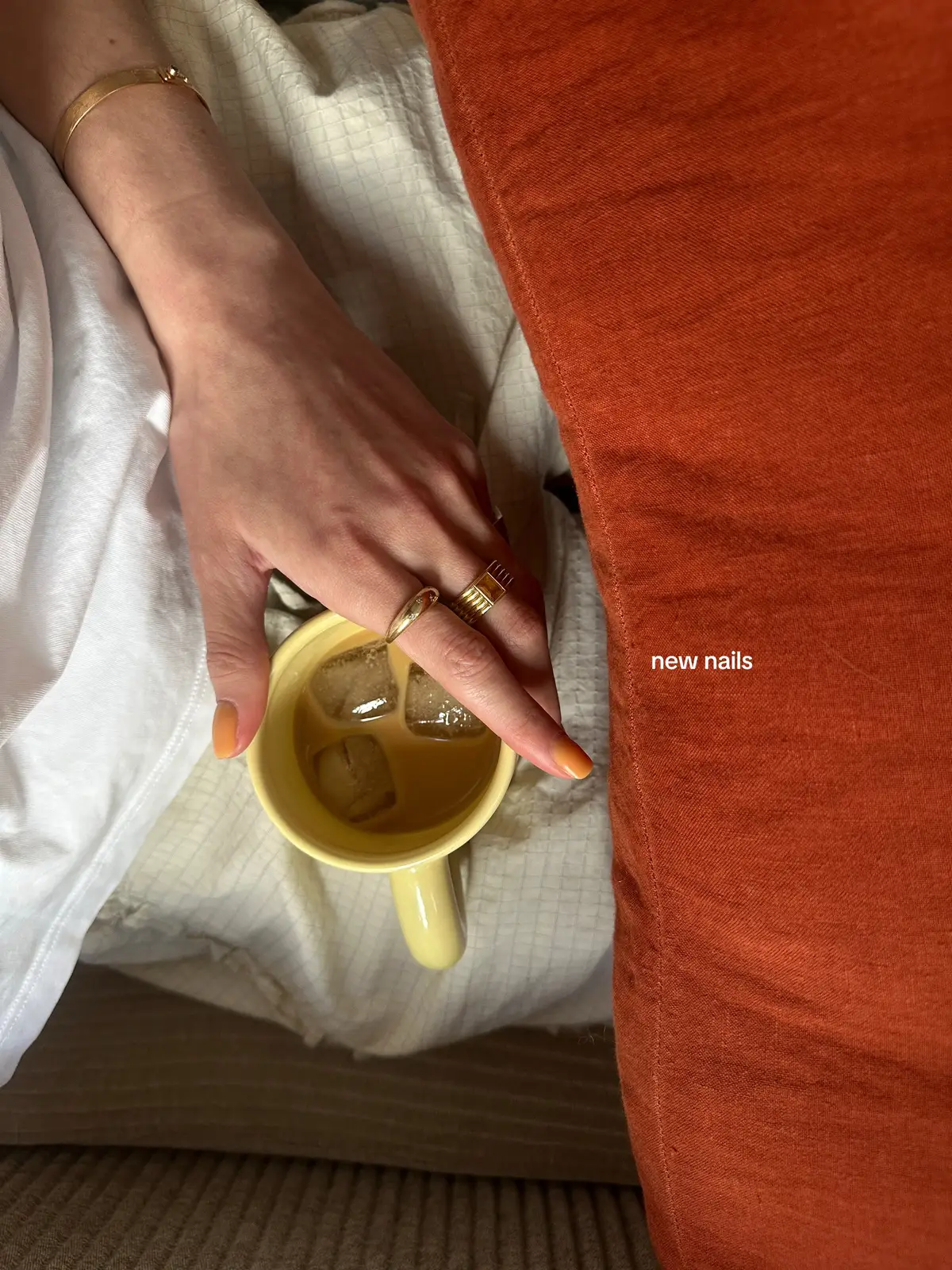 soft orange nails for spring 🌼