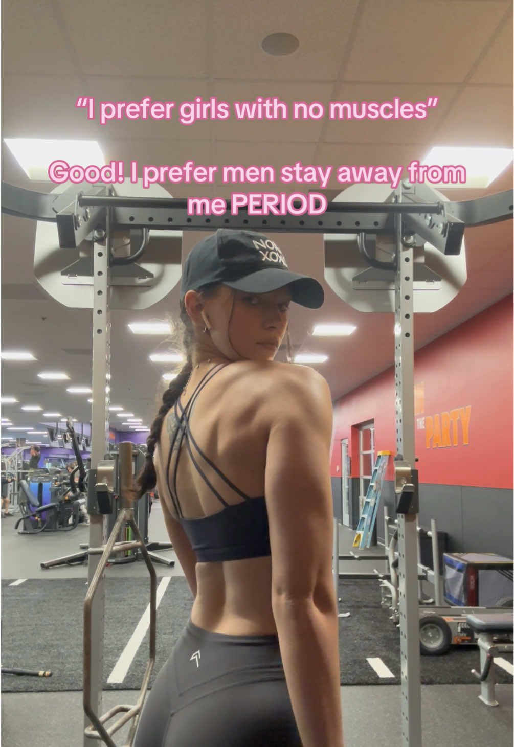 Like that was the point… #musclemommy #strongwomen #independentwoman #muscularwomen #gymgirl #tallgirl #feminineenergy #wlw 