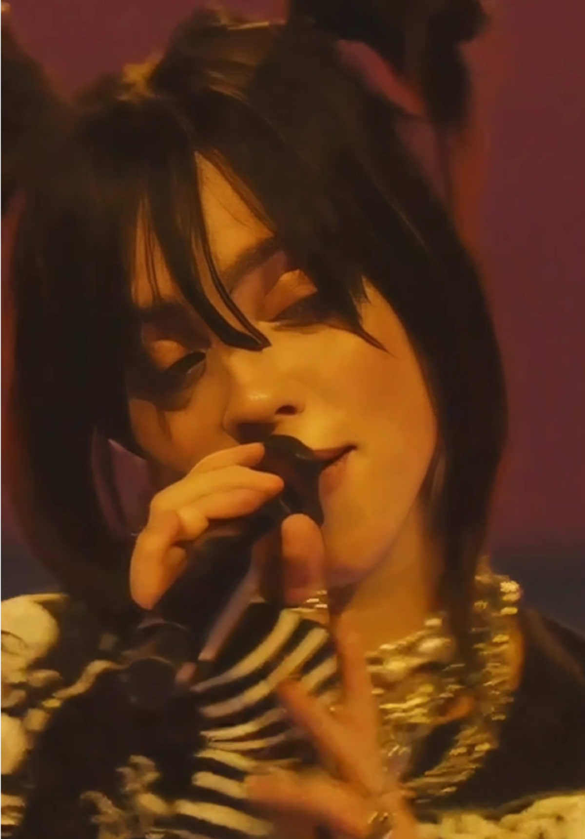 Billie Eilish - Billie Bossa Nova (Live at the O2) #billieeilish #billieeilishconcert #billieeilishfan #liveattheo2 #youshouldseemeinacrown 